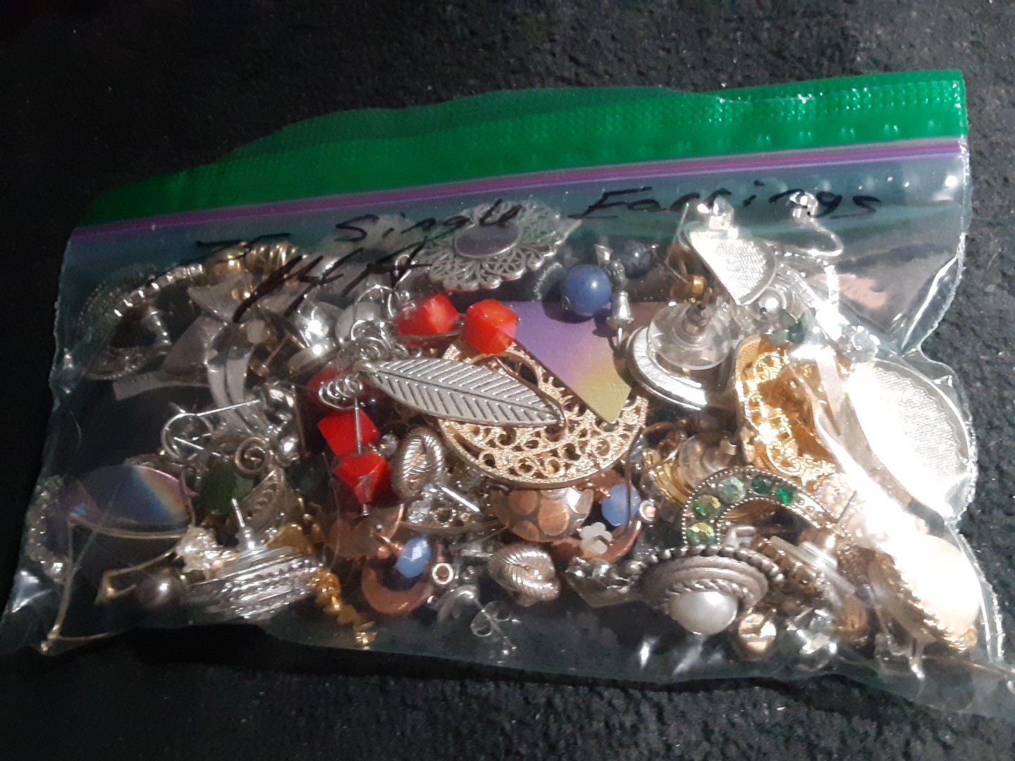 Vintage Modern Single Earrings Lot 75 Earrings 14A