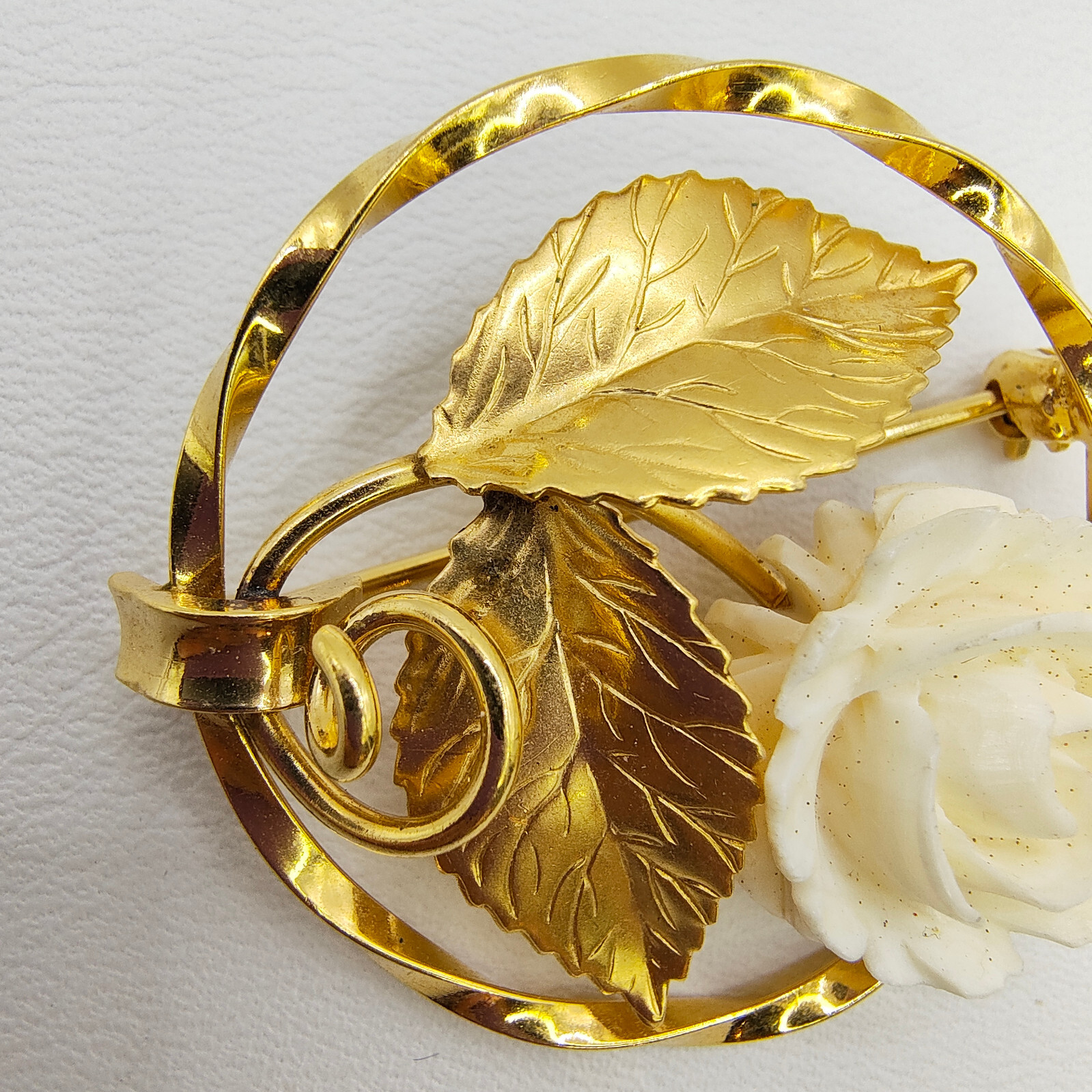 Vintage Karen Lynne Round Rose Brooch Pin 12K Gold Filled Carved Resin Signed