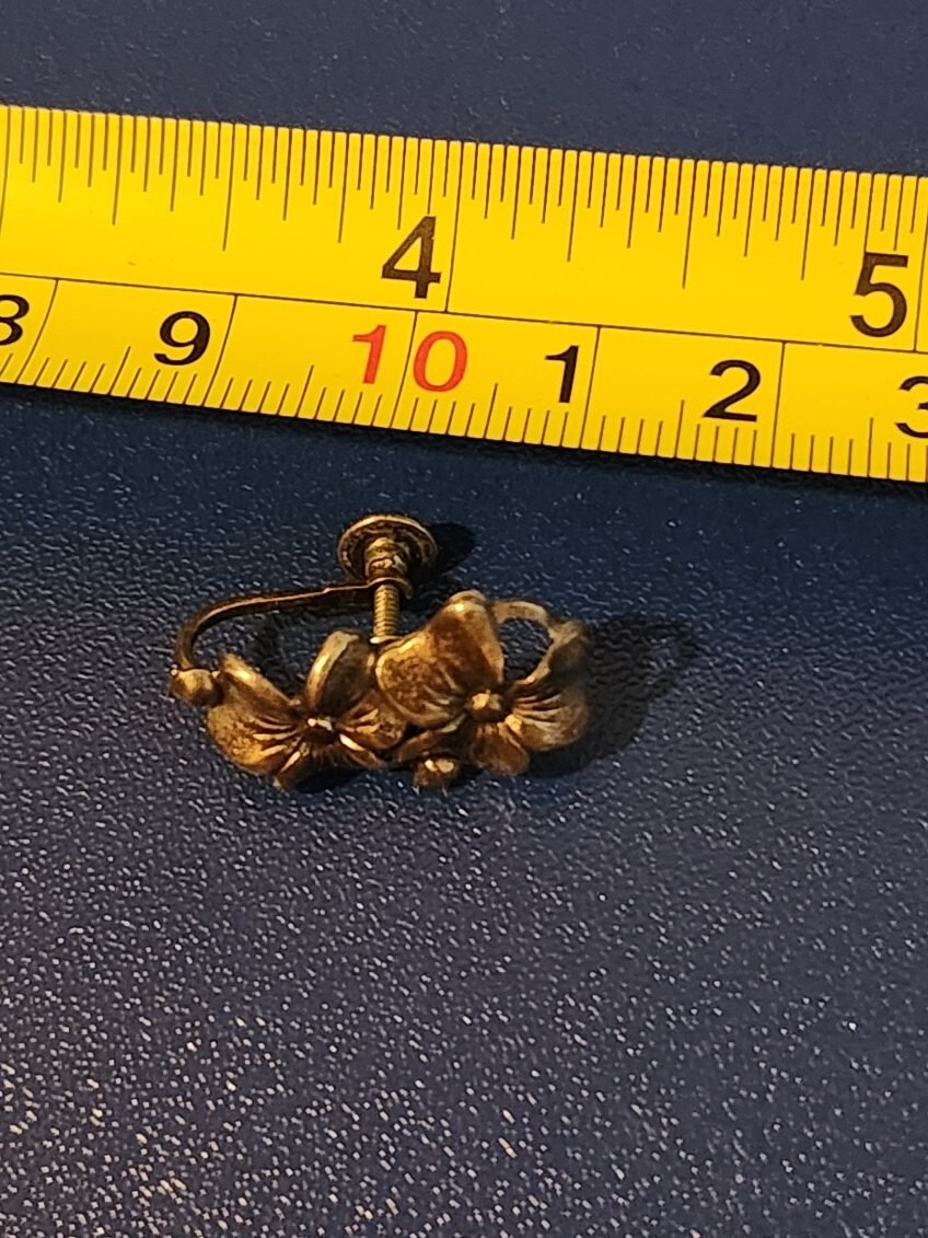 Sterling Silver Floral Design Screw Back Earrings