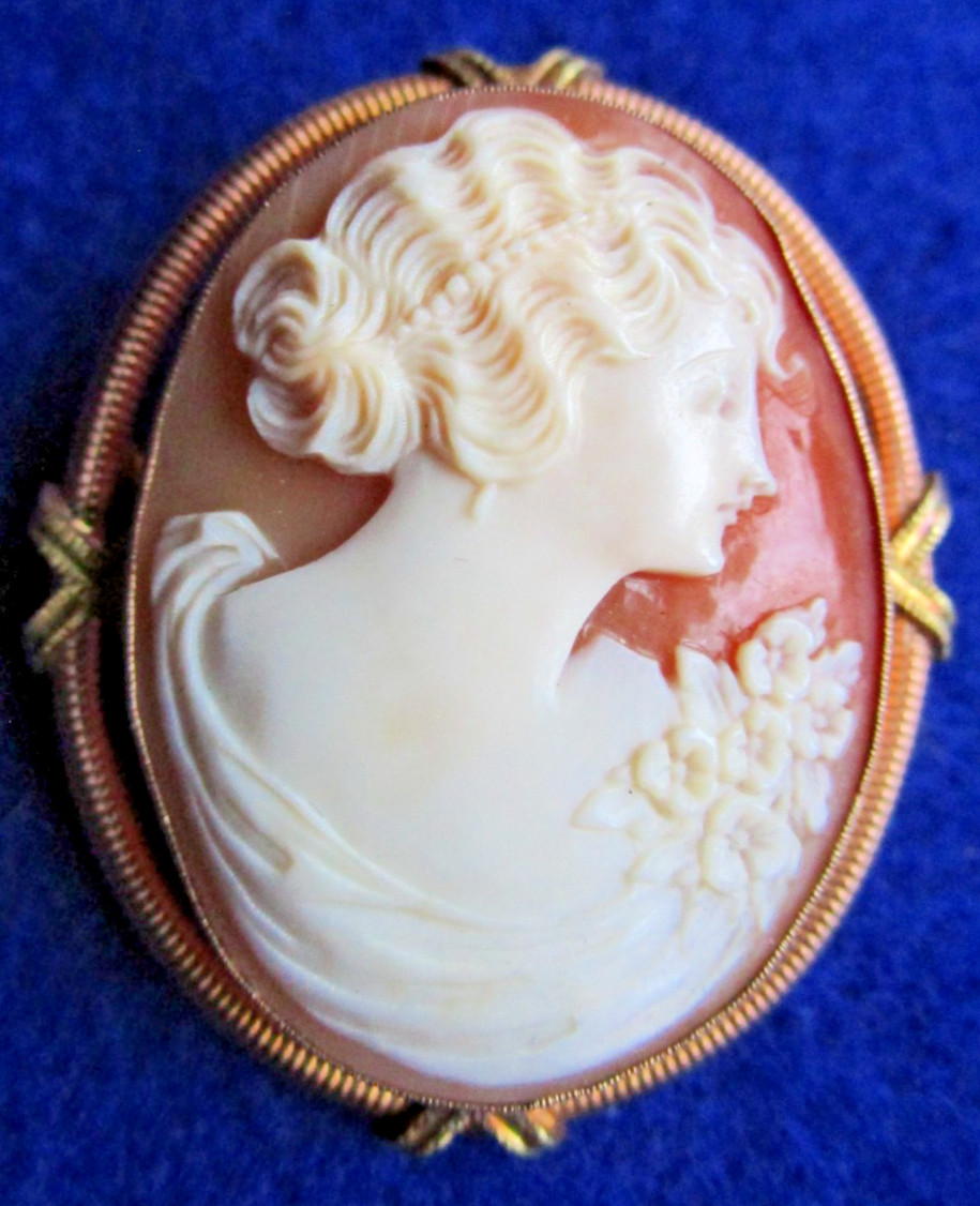 VICTORIAN CAMEO 10K Yellow Gold 1800’s BROOCH Fine Carved Shell DETAILED