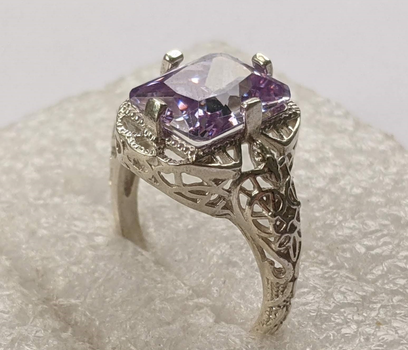 Vintage ring sterling silver 925 Size 9.5 Weight 5.44 g. Amethyst.