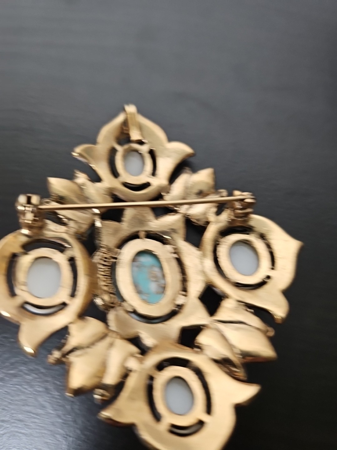 VTG 1968 Sarah Coventry Remembrance Signed Gold Tone Brooch Pin J10 EUC