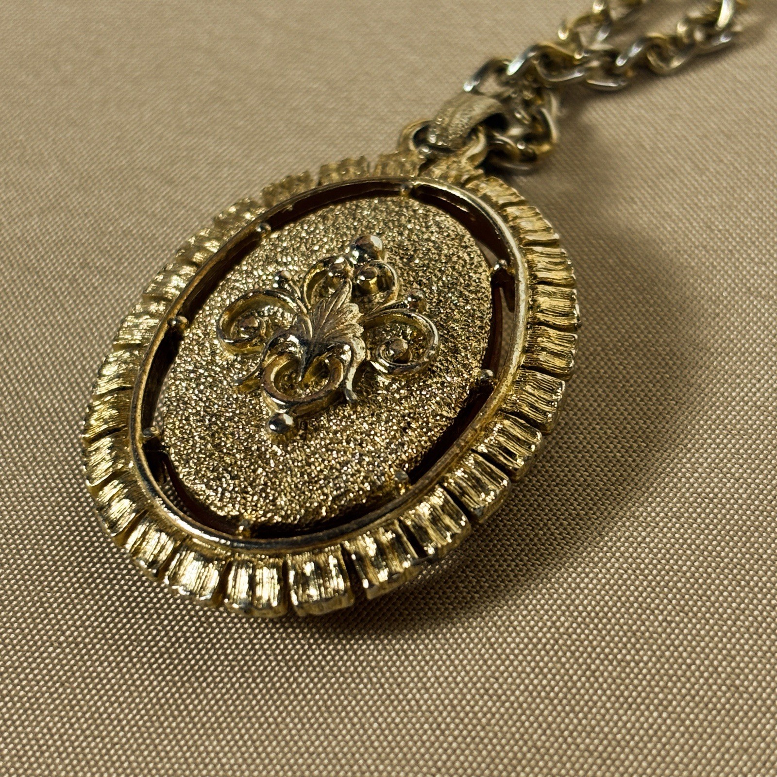 Cameo Pendant Vintage Victorian Revival Gold Tone Etched Back 25in B11