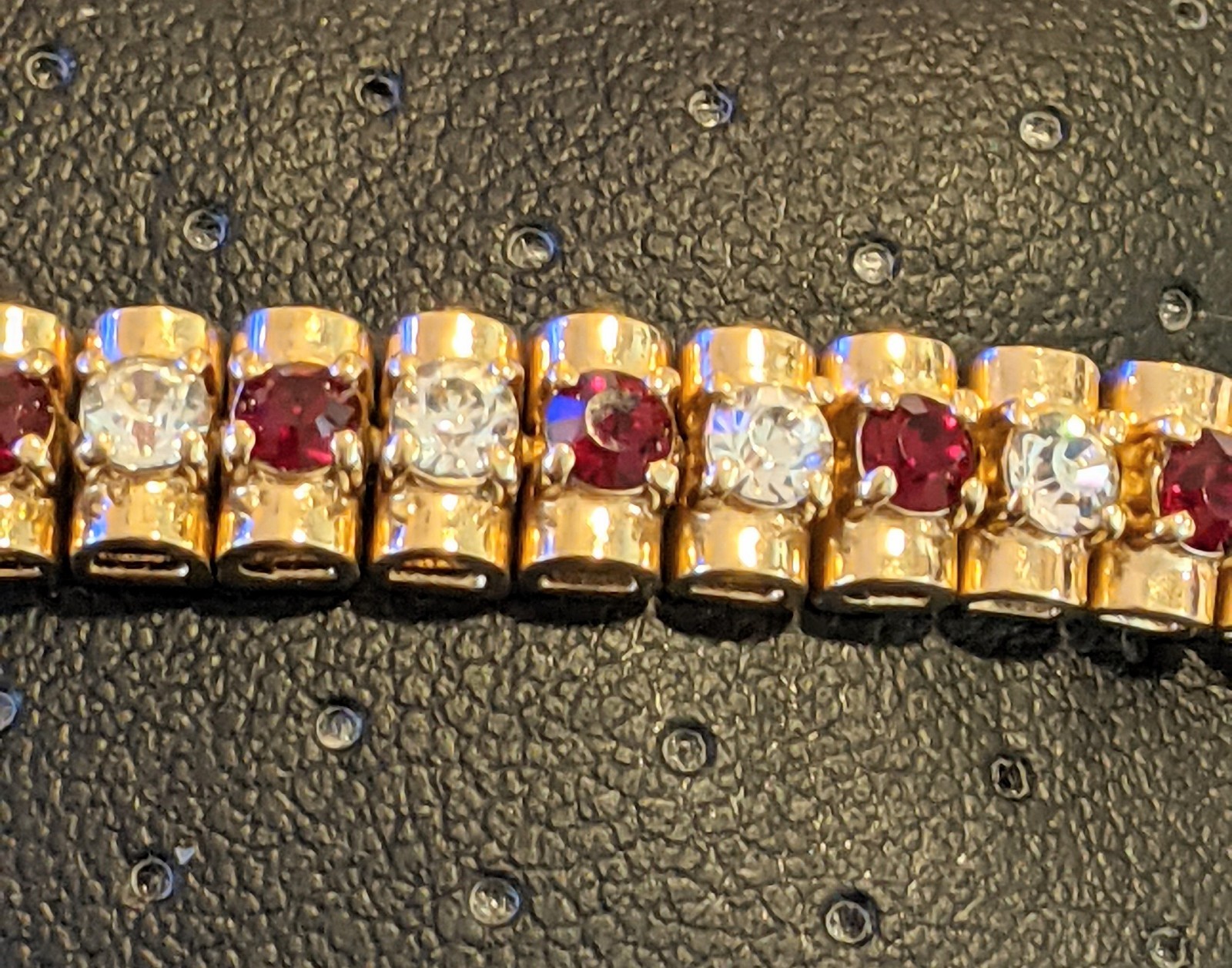 Vintage MONET Ruby Red & Clear Rhinestones Gold Tone Tennis Bracelet Signed 7″