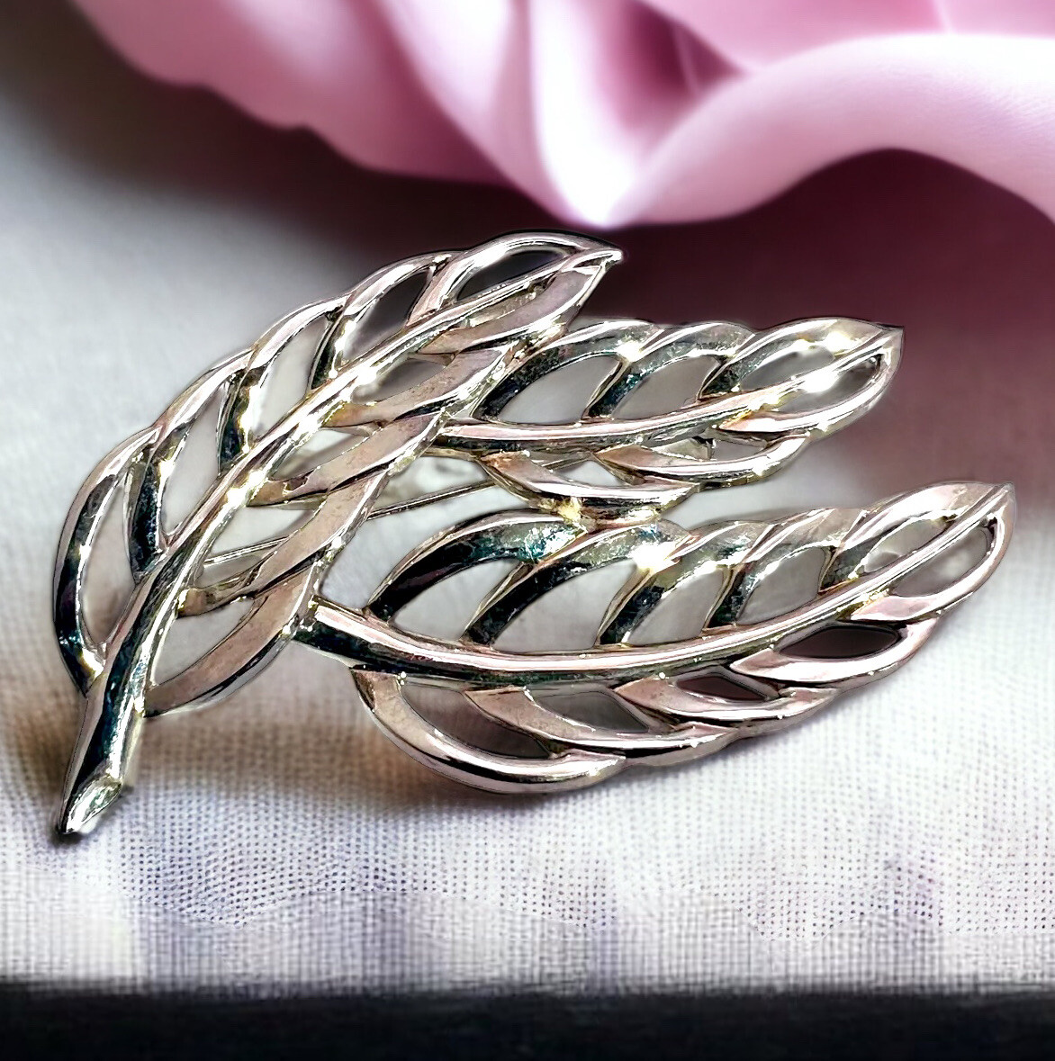 Silver Tone Leaf Brooch Autumn Statement Pin Dimensional Vintage