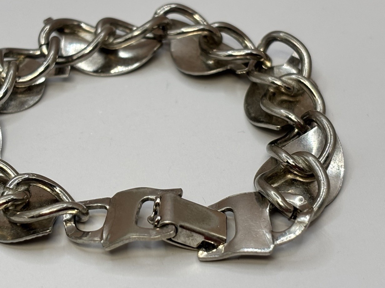 Vintage Panel Bracelet Silver Tone Textured Leaf Design Shiny Box Clasp 6.5”