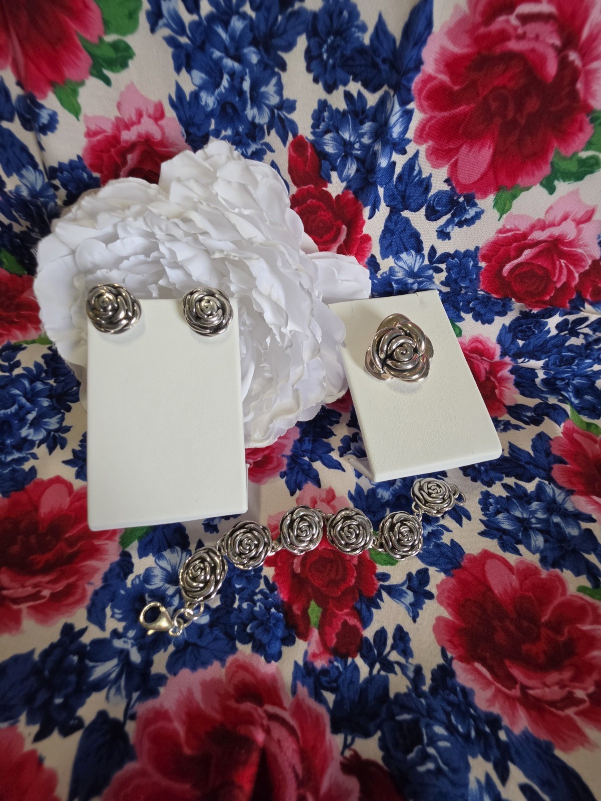 Beautiful Hollow Sterling Silver Puffy Flower / Rose Set