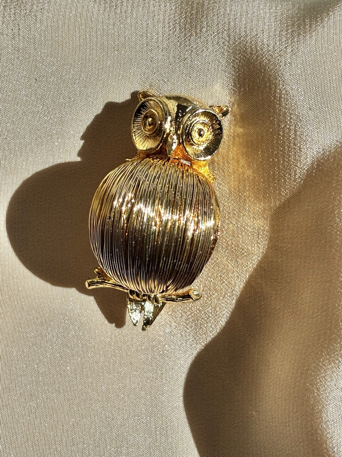 Vintage Gold Tone Owl Brooch Rare And Cute In Great Condition