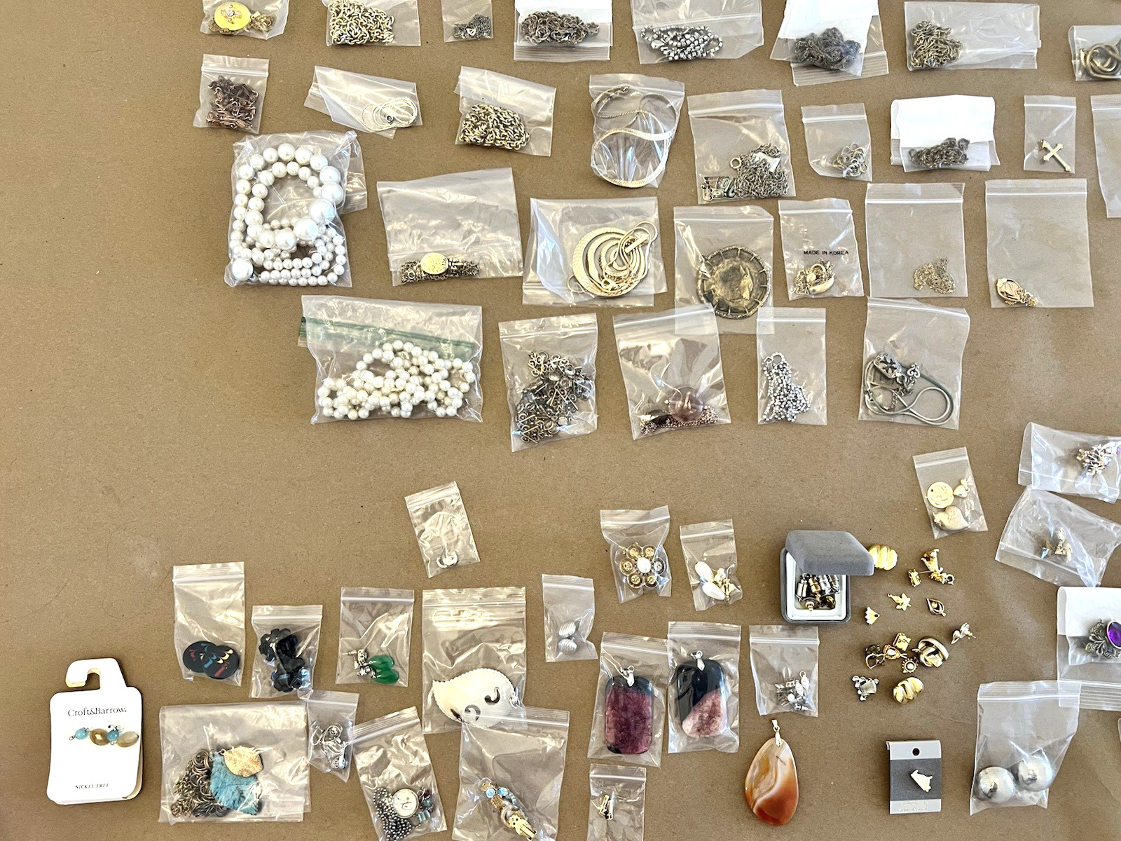 30lb LOT Vintage Jewelry Necklace Brooch Pendant Earrings Bracelet Costume Watch