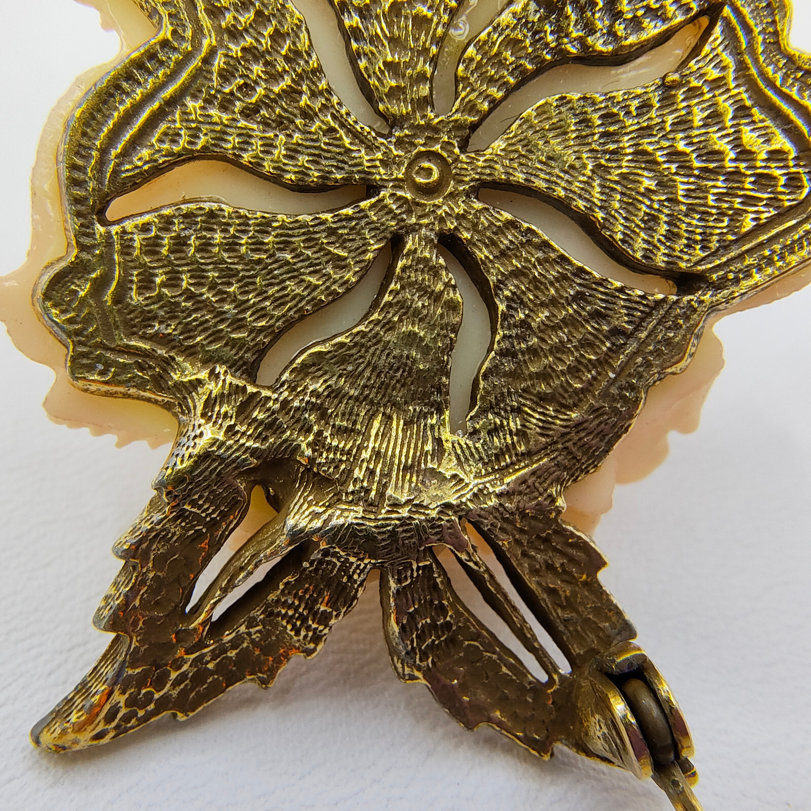Vintage Blush Pink Rose Brooch Pin Resin Gold Tone Floral Flower Romantic