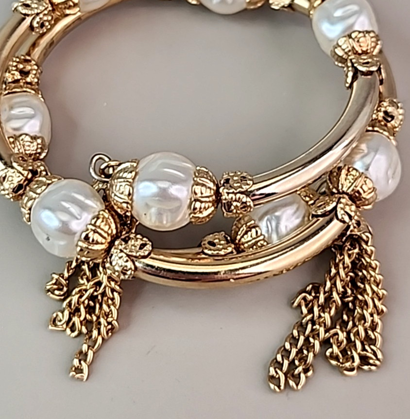 Vintage Baroque Faux Pearl Bracelet Wrap Memory Wire Tassel Gold Tone 5.75″