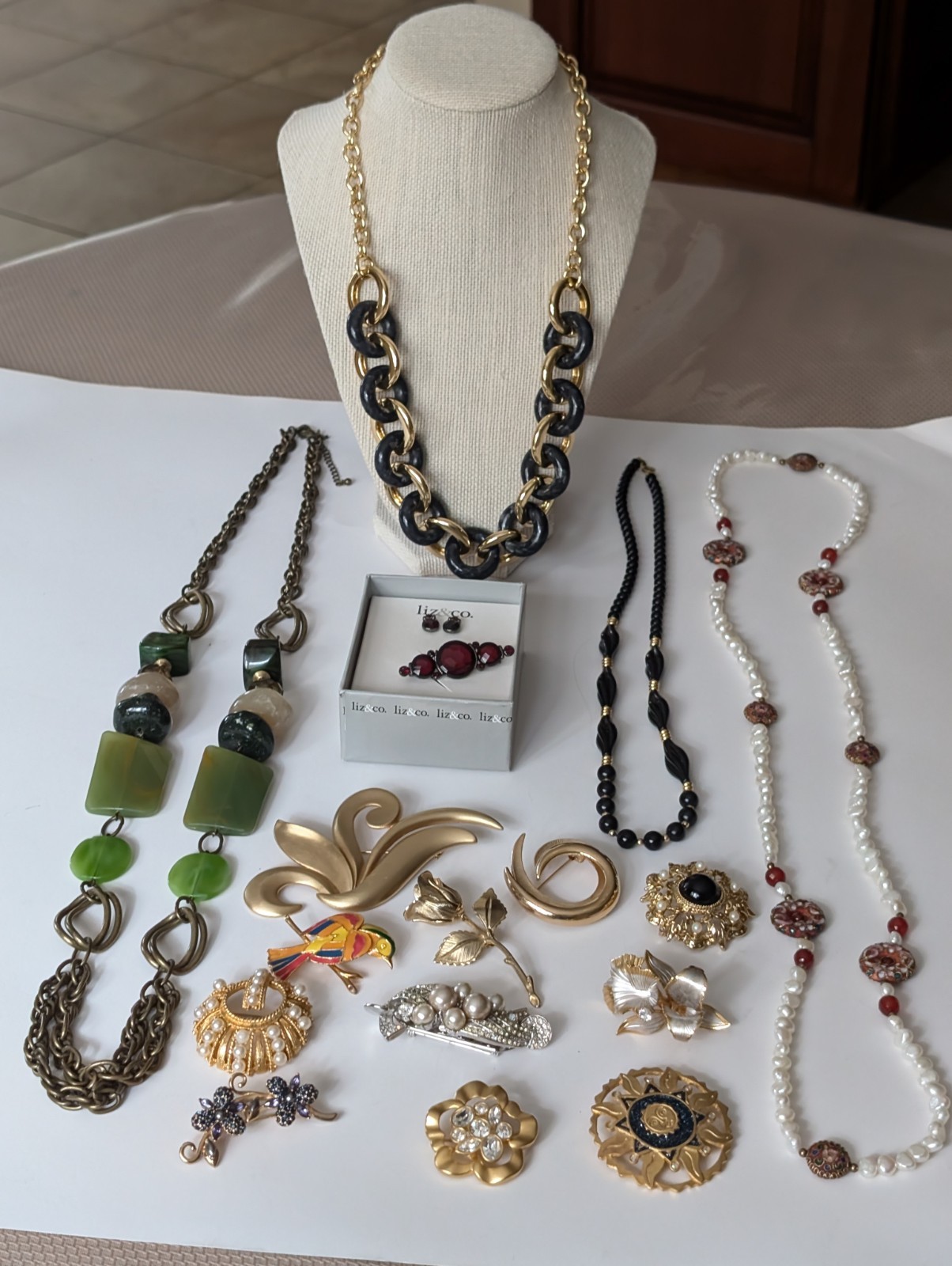 Vintage To Now Mixed Jewelry Lot 17 Pieces Most Signed Resell Wear