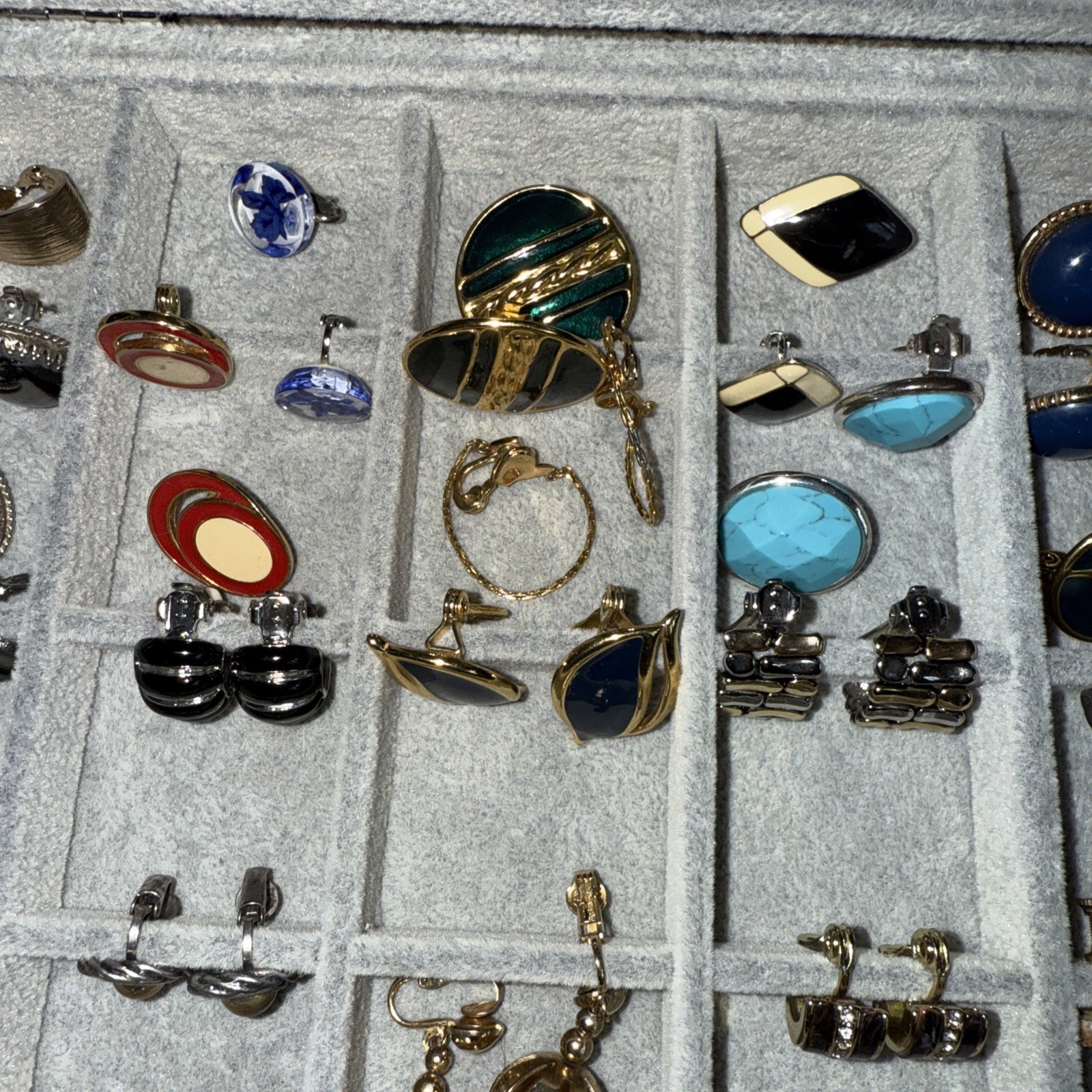 Lot 35 Vtg Clip On Earrings 70’s 80’s 90’s RetroMod Statement Multicolor W/case