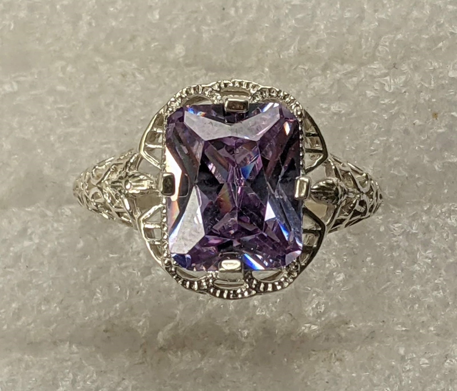 Vintage ring sterling silver 925 Size 9.5 Weight 5.44 g. Amethyst.