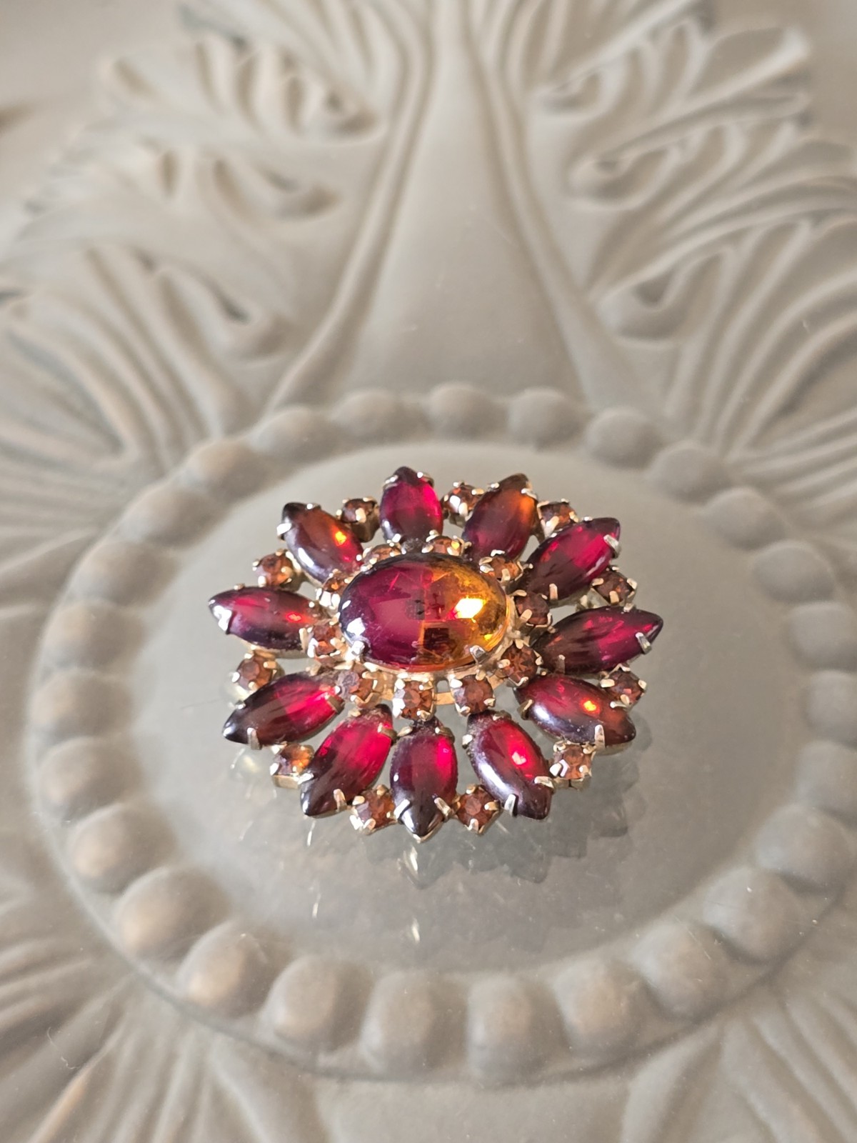 RUBY RED & AMBER RUNWAY BROOCH OVAL SMOOTH GLASS REDDISH/AMBER CABOCHON☆2.25″☆