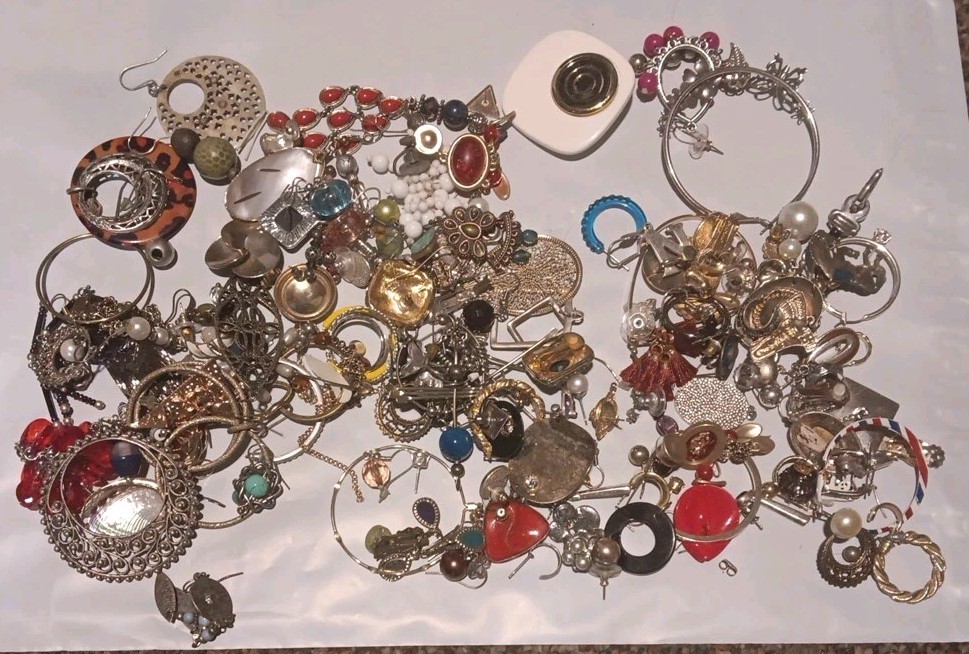 1 Lb 12 Oz Costume Vintage Jewelry Mixed Lot Estate Craft Mostly Earrings