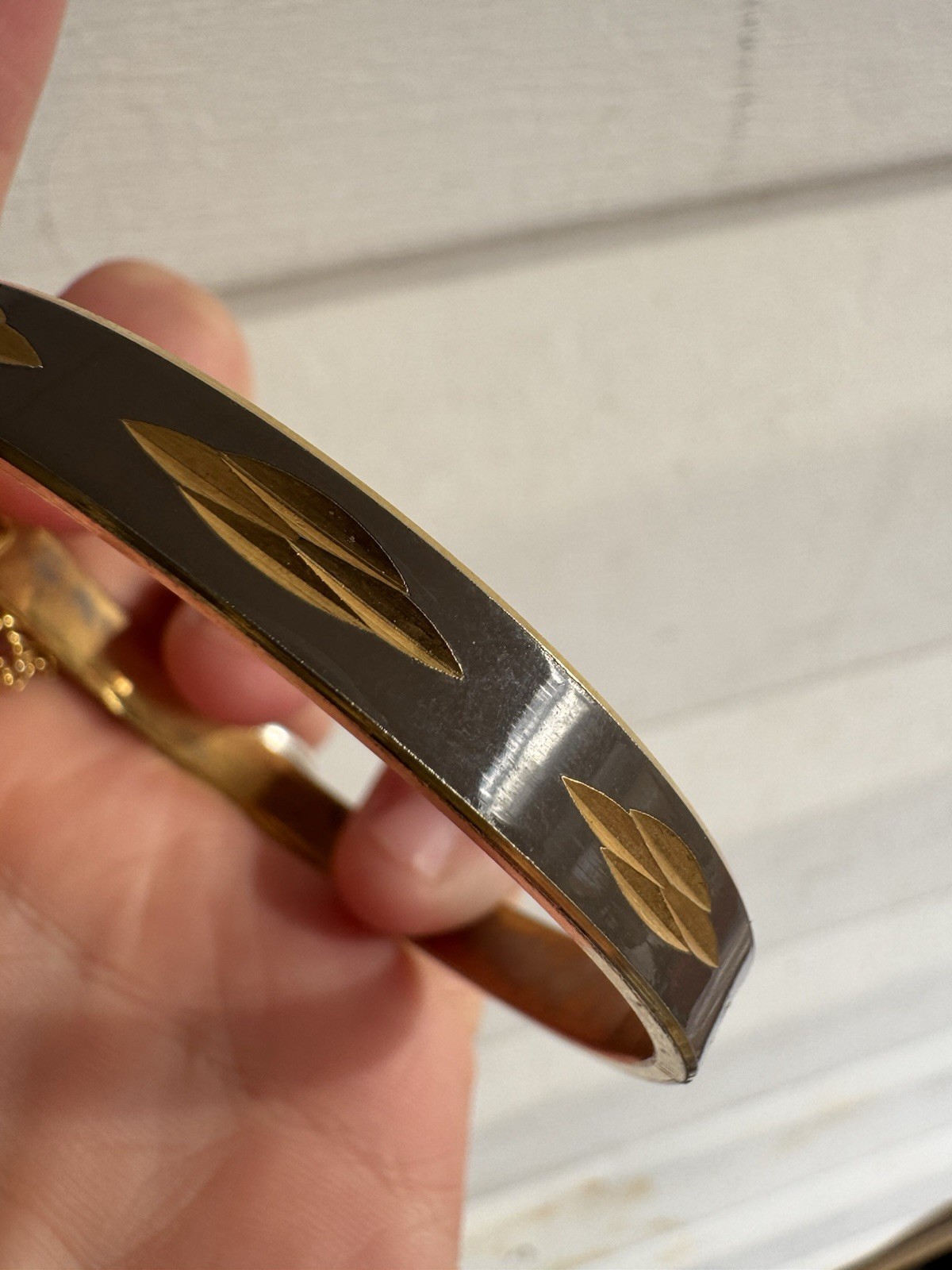 Vintage gold tone Dark Grey enamel etched hinged Chain bangle bracelet Hong Kong