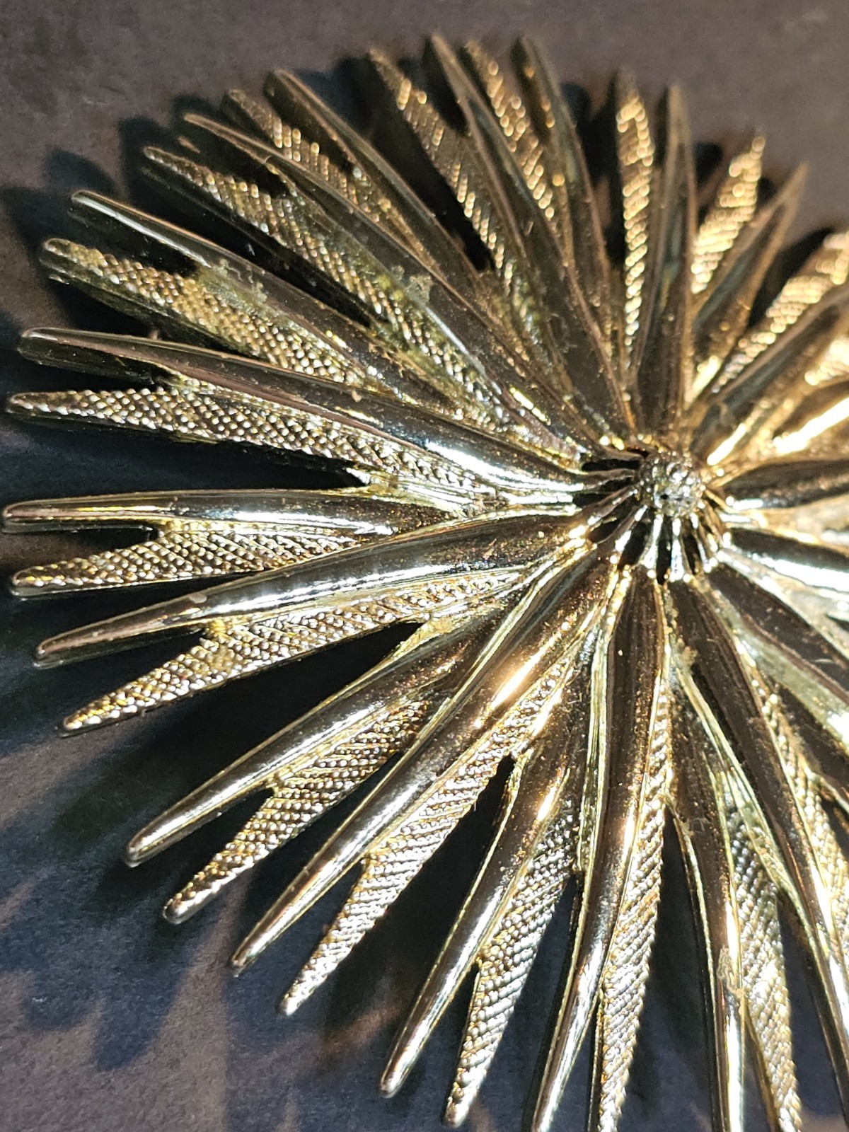 Vintage Emmons Gold Tone Starburst Flower Atomic Brooch Large 2.5″ Textured