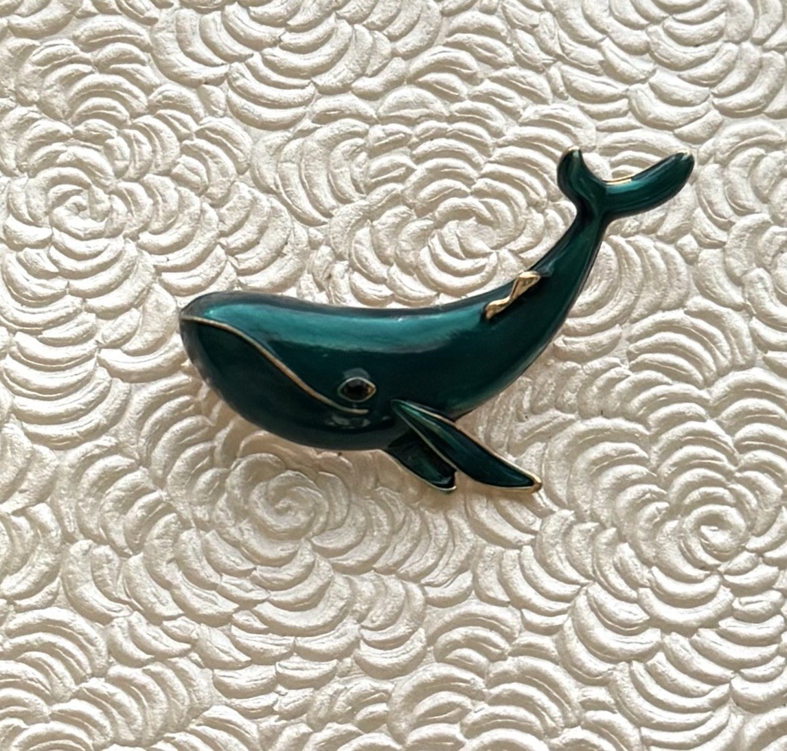 Vintage style Whale brooch enamel on gold tone metal