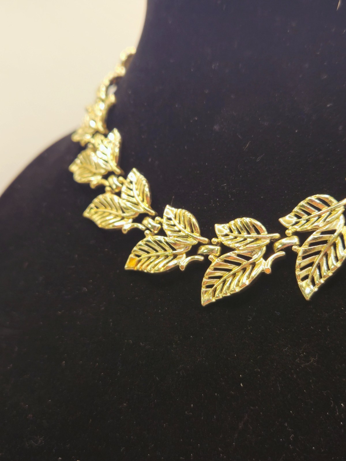 Vintage Gold Tone Leaf Link Necklace Laurel Leaf Collar Statement Necklace
