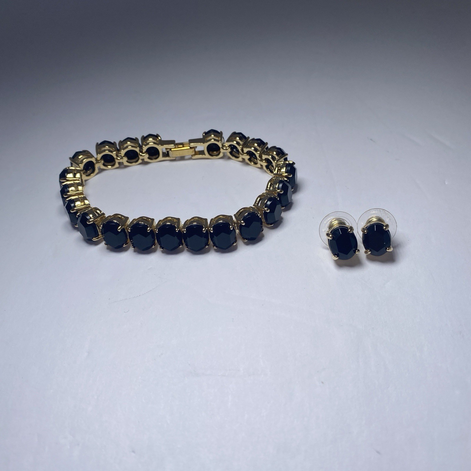 Vintage Jewelry Set black faceted ovals in goldtone Bracelet 7” & post Earrings