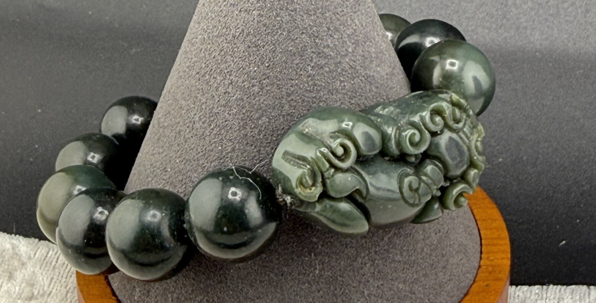 Pixiu Bracelet Green Carved Beads Stretch Band Feng Shui 8″