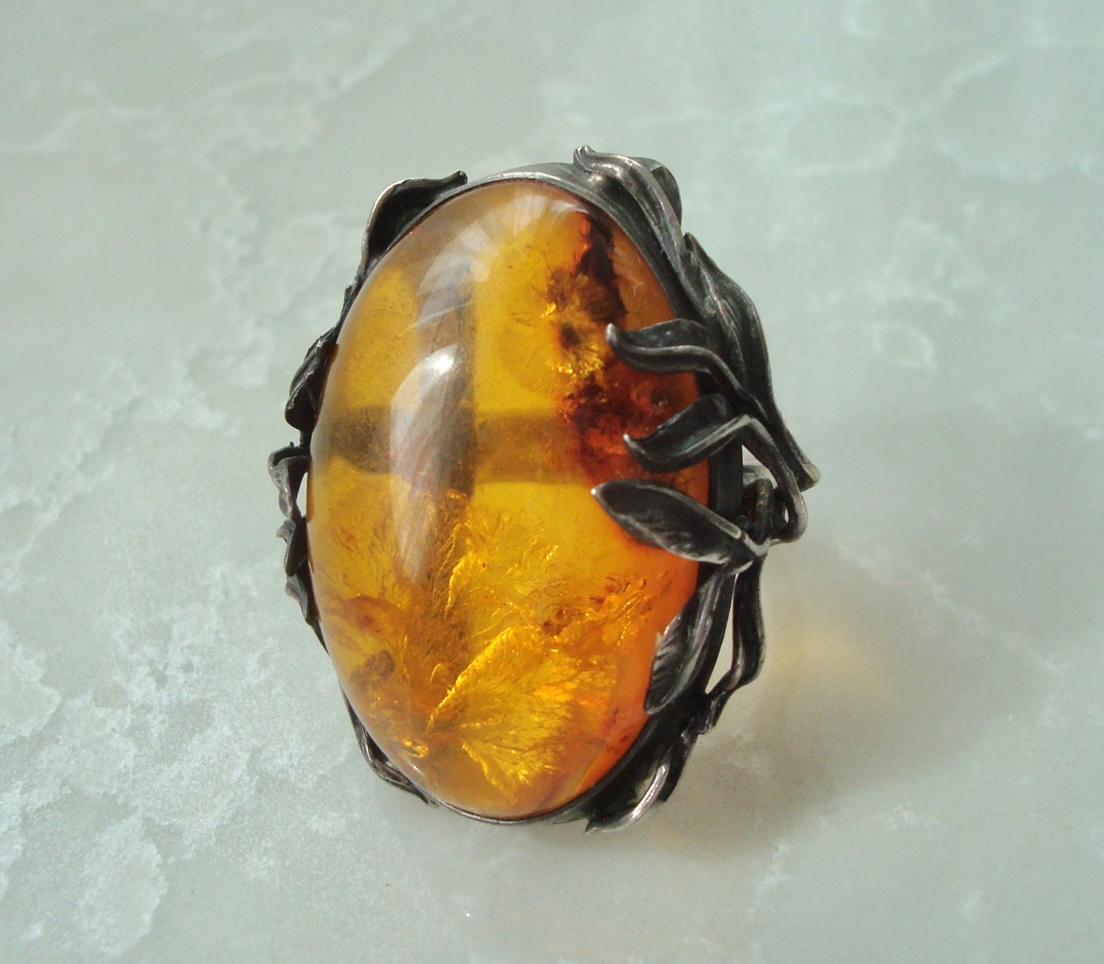LARGE 1 ½” x 1 ⅜” Vintage AMBER STERLING Silver LEAVES RING 19.5 grams Size 8