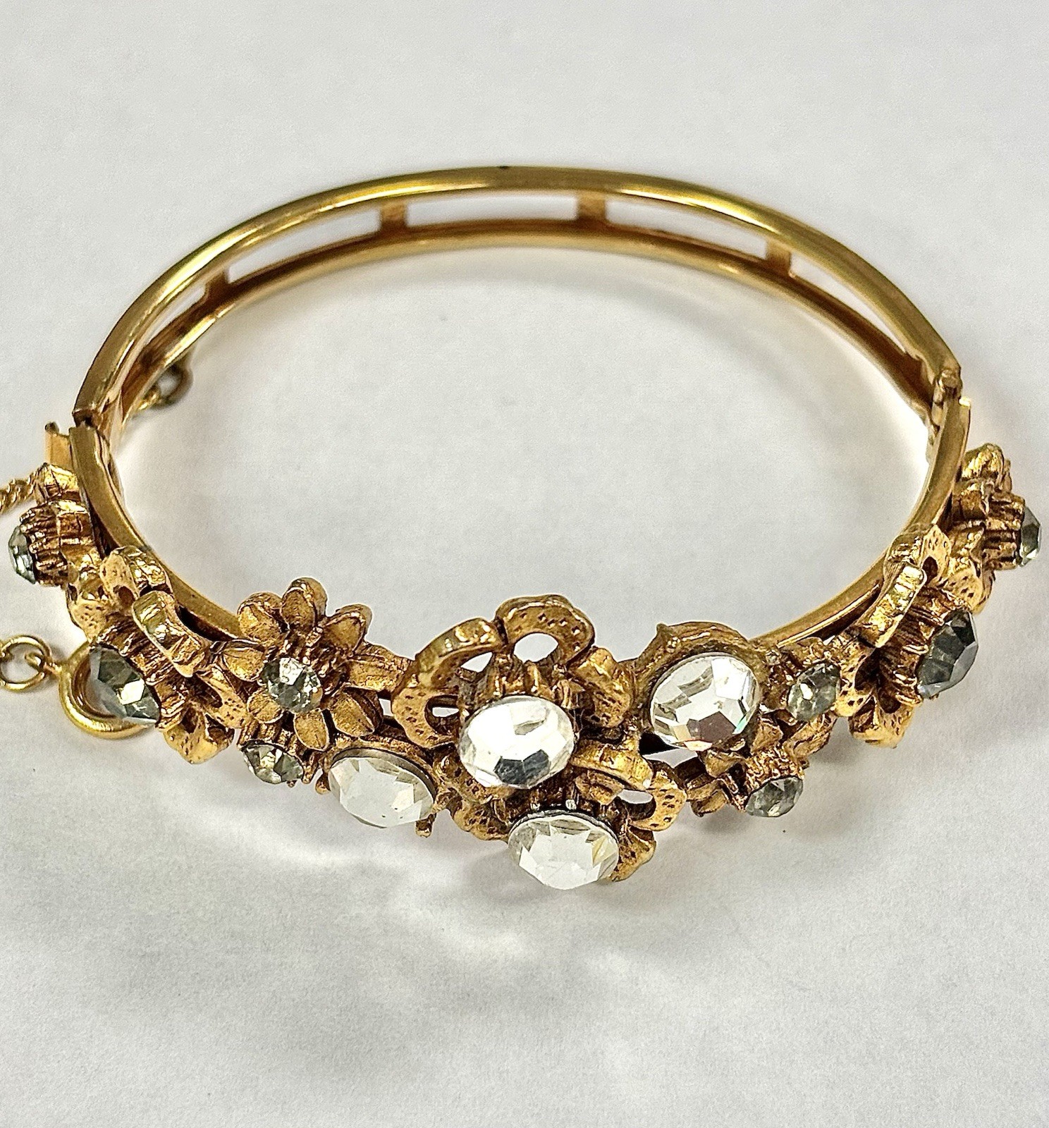 RARE VTG Signed FLORENZA Floral Rhinestone Hinged Bangle Bracelet Gold Tone HTF