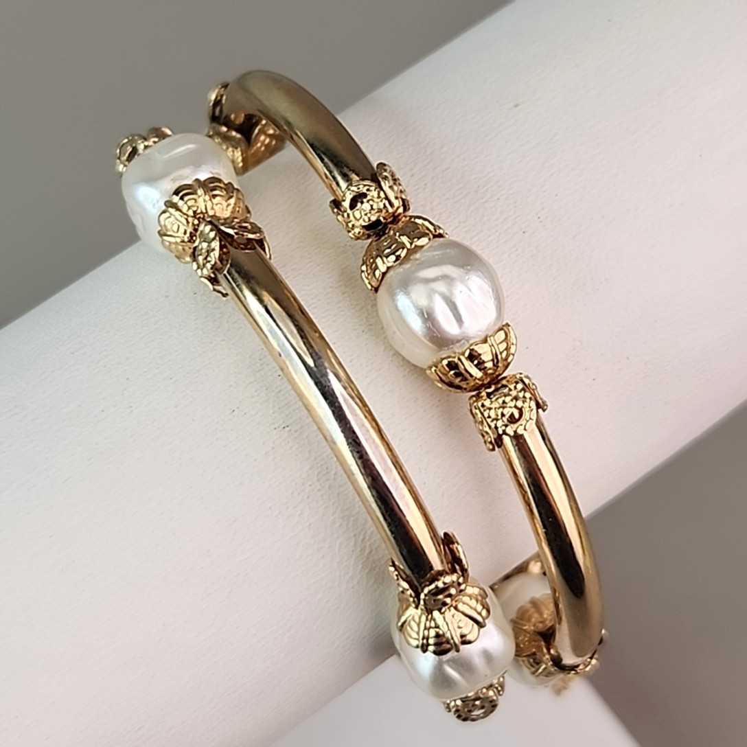 Vintage Baroque Faux Pearl Bracelet Wrap Memory Wire Tassel Gold Tone 5.75″