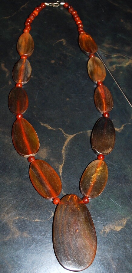HAND CARVED COW HORN Vintage 25″ Necklace REVERSIBLE Golden Brown Oval Beads