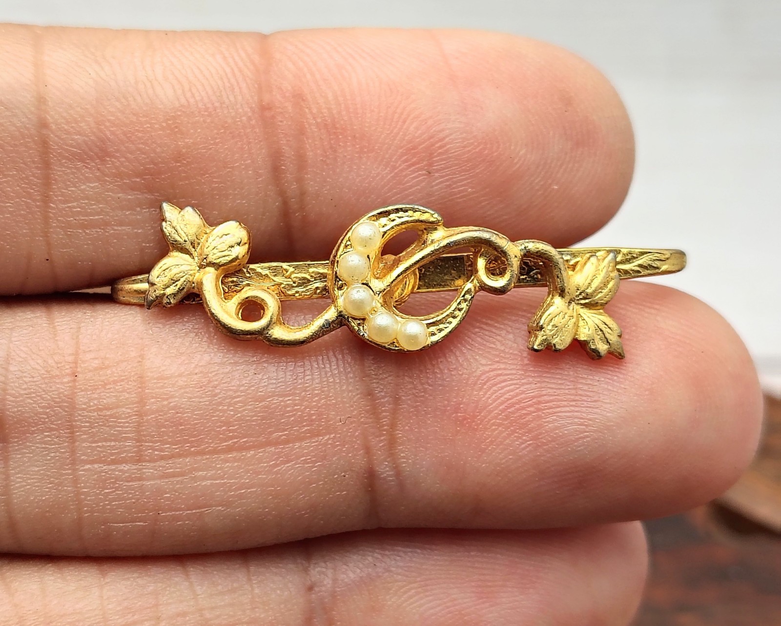 Vintage Crescent Moon And Vines Brooch. 1.5″ Long Gold Tone Celestial