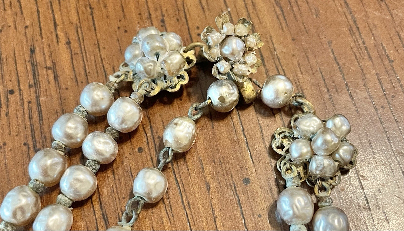 MIRIAM HASKELL Vtg Faux Baroque Graduated 2 str Gray Pearl Necklace & Bracelet