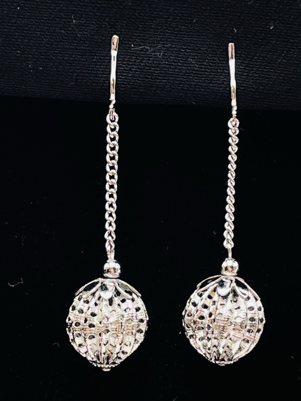 Vintage Sarah Coventry Filigree Silver Tone Ball Chain Dangle Drop Clip Earrings