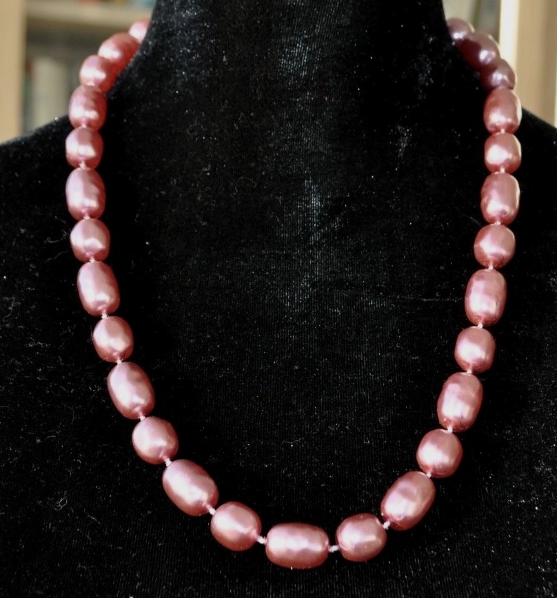 Vintage Retro 1960s 1950s Chunky Faux Pearl Necklace Purple Lavender Lilac