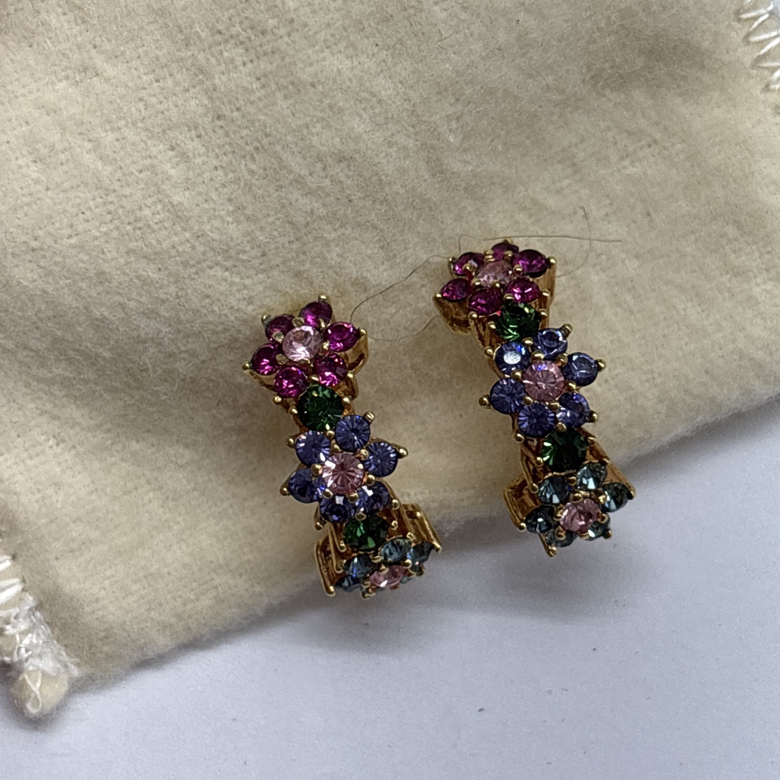 Joan Rivers Crystal/Rhinestone Clip On Earrings Flower Design￼