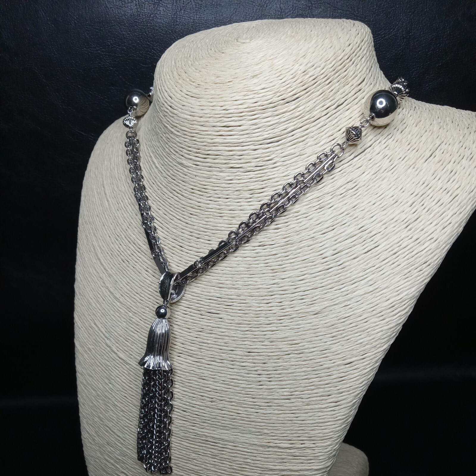 Vintage Jewelery Multiple Chains Necklace Whit Tassel. 8376