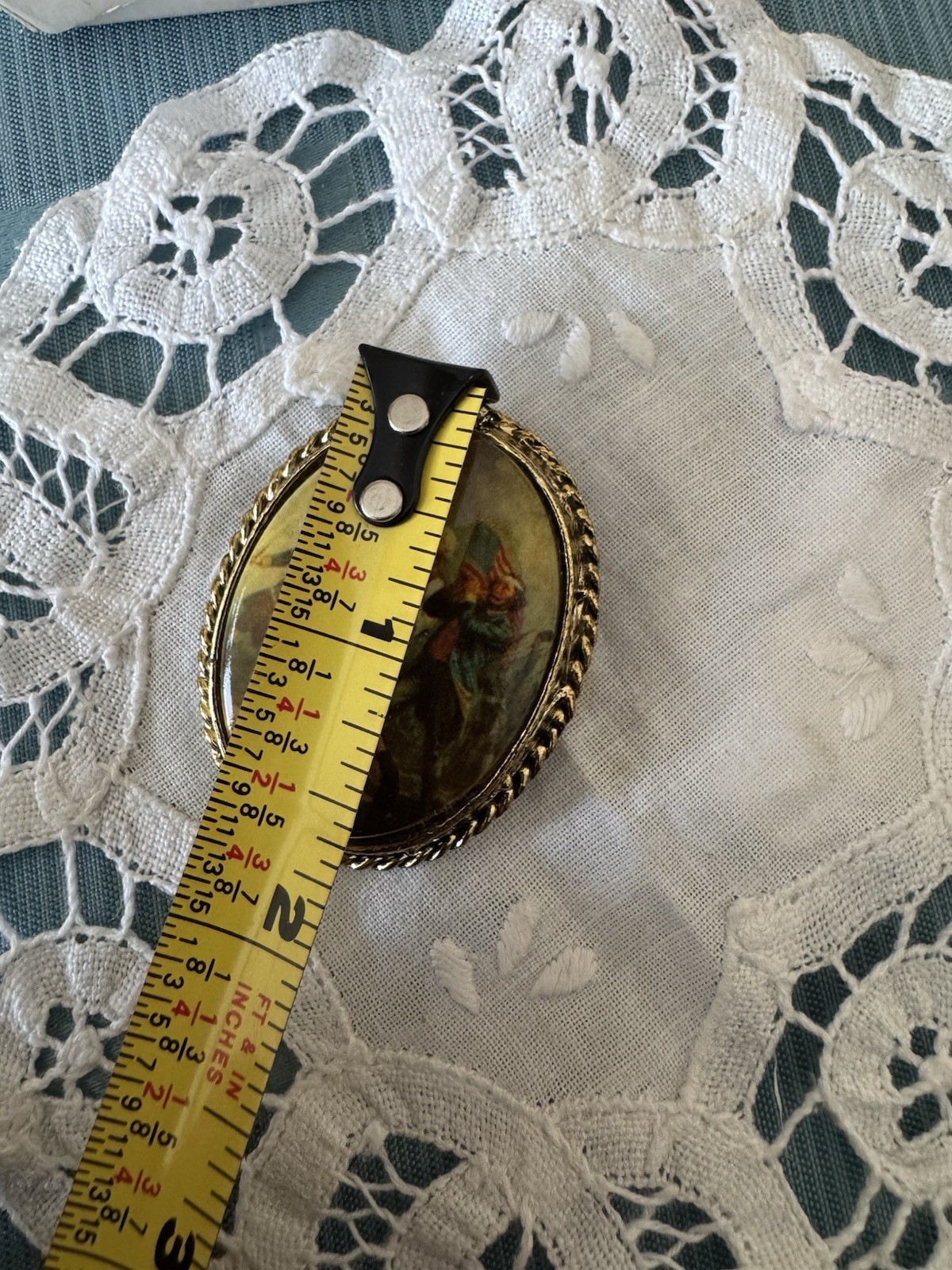 Vintage Gold Tone Patriotic Oval Brooch Pin 2 in Fashion Unisex Adults