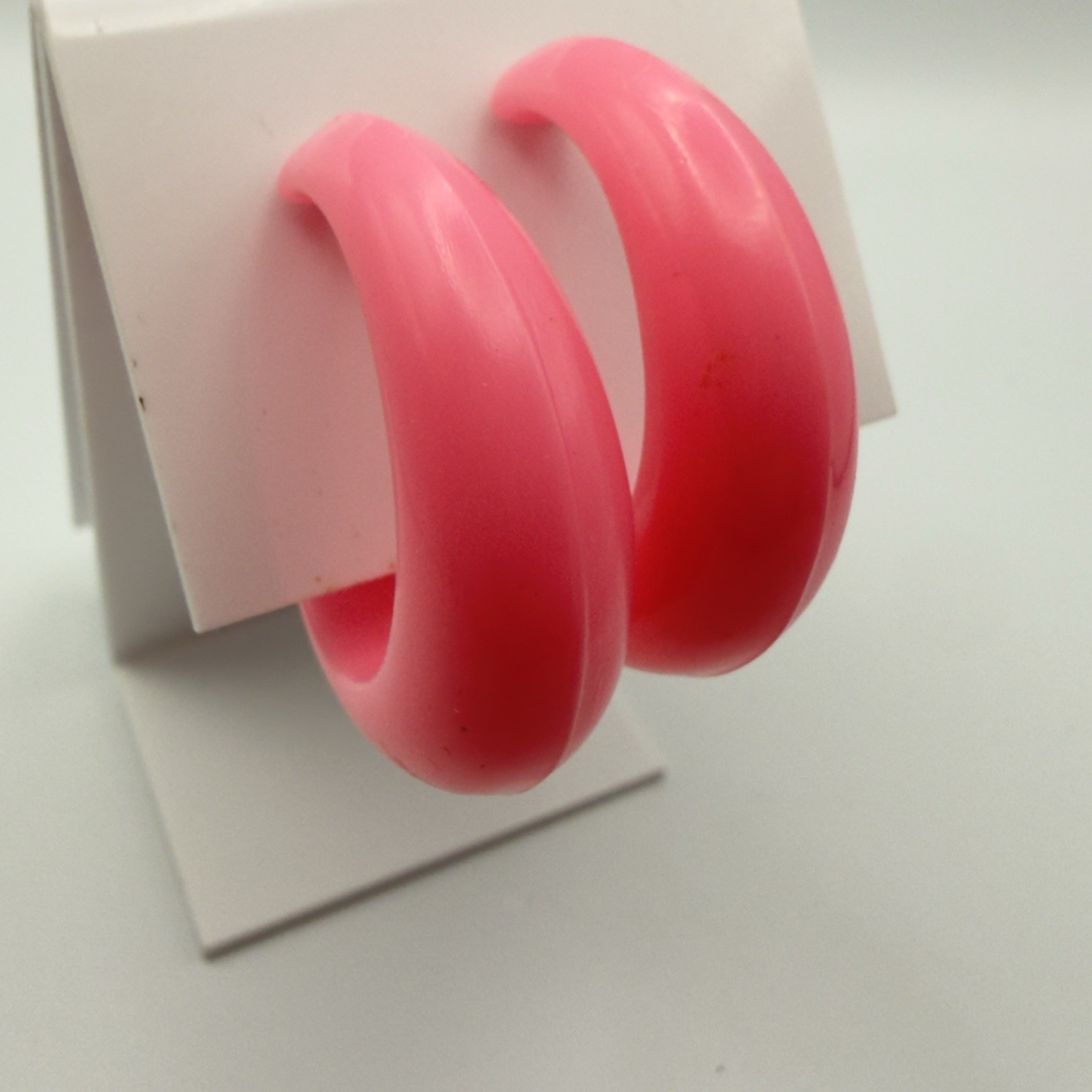 Vintage Bright Pink Chunky Hoop Clip On Earrings Acrylic Retro Style 1″