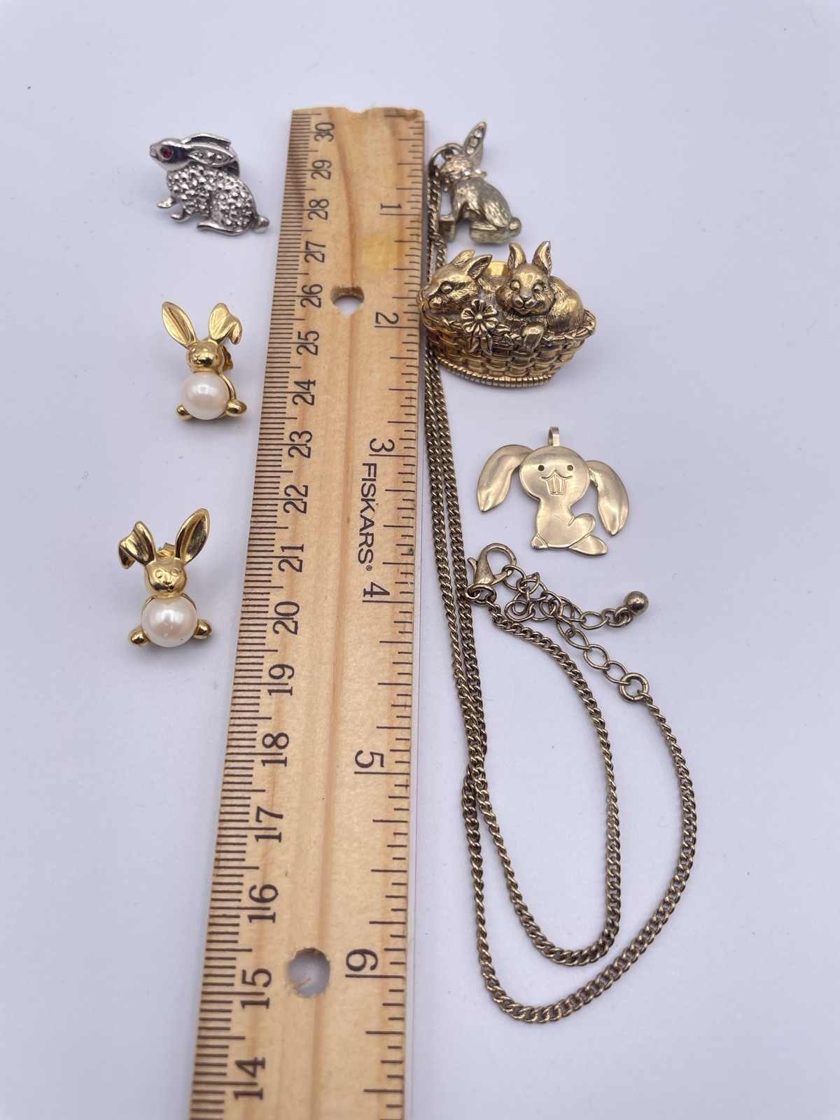 Mixed Vtg Rabbit Avon Unbranded Jewelry Lot Earrings Chain Necklace Brooch Pins