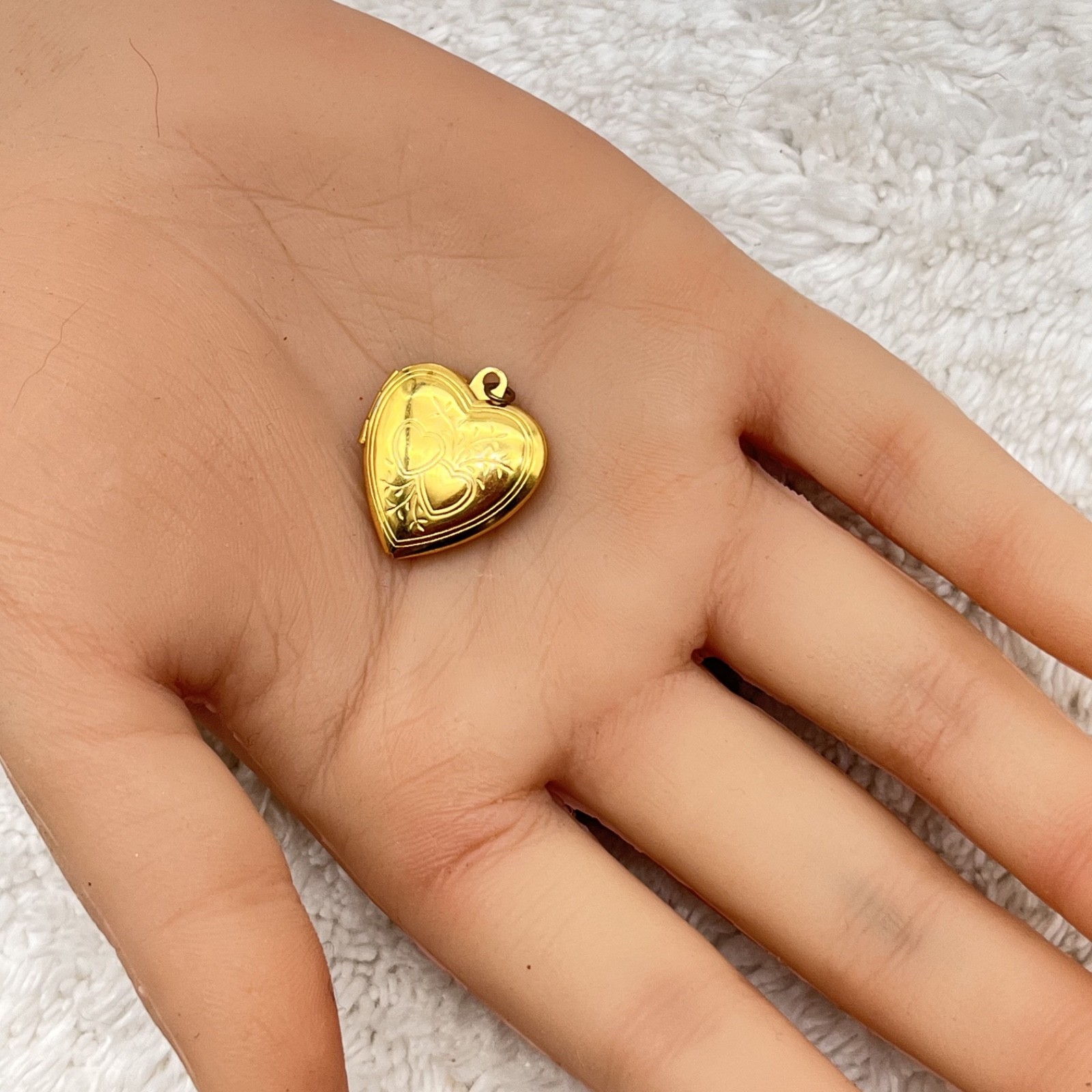 Vintage Heart Locket Pendant Gold Tone Double Heart Engraved Charm Opens .75″