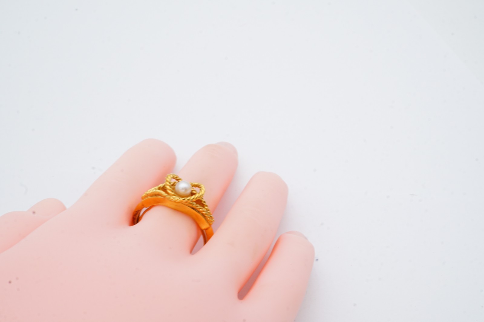 Vintage Avon Ring Gold Tone Faux Pearl Size 6 To 8 Adjustable