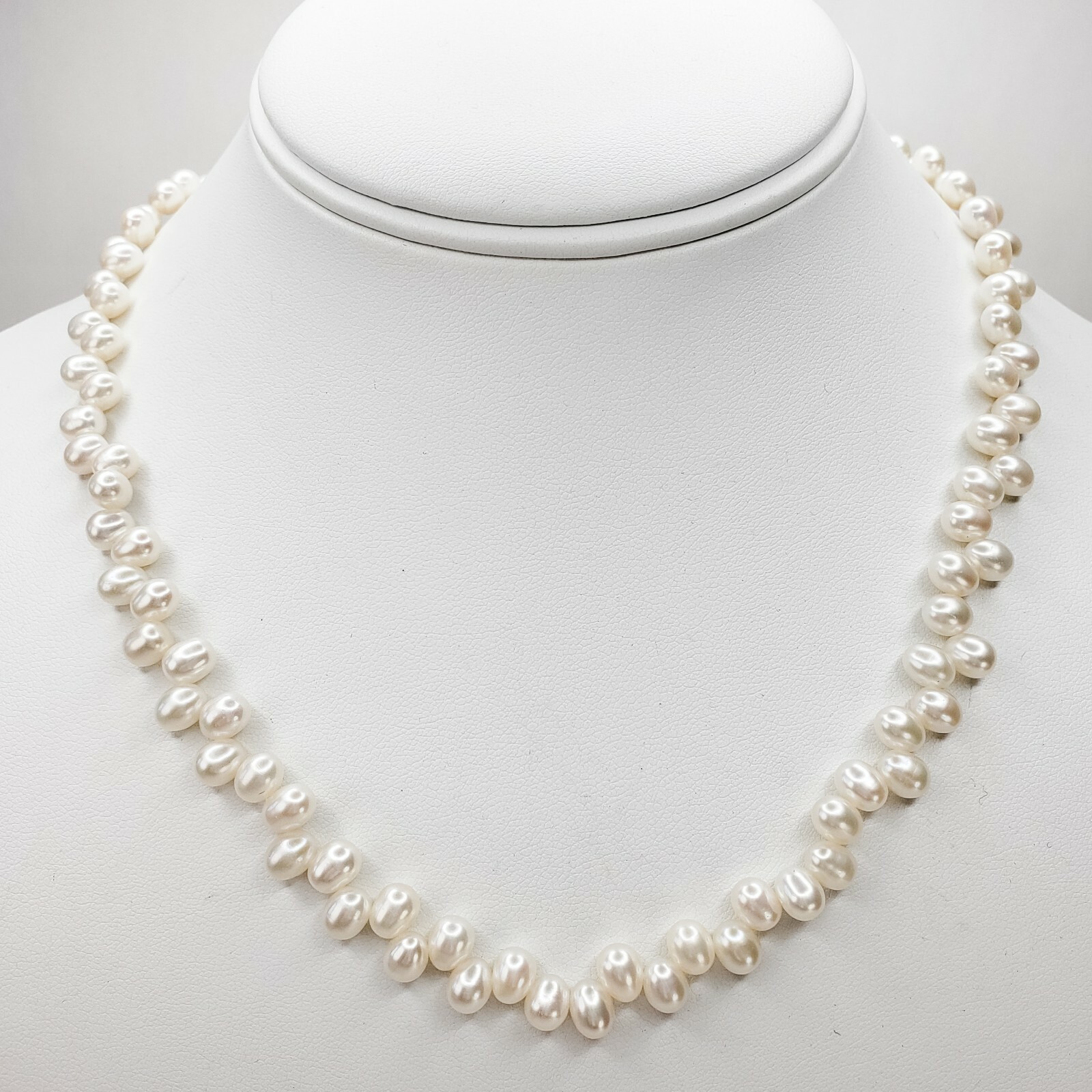 Single Strand Cultured Pearl Necklace 14 KT Yellow Gold Clasp 17.5 Inches Long