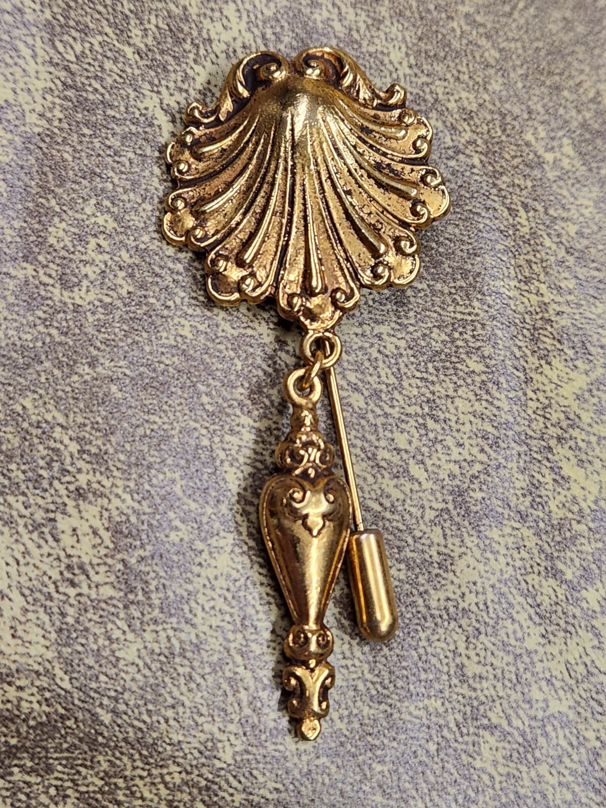 VTG Yves Saint Laurent Gold Tone Scalloped Seashell & Charm Lapel Hat Stick Pin