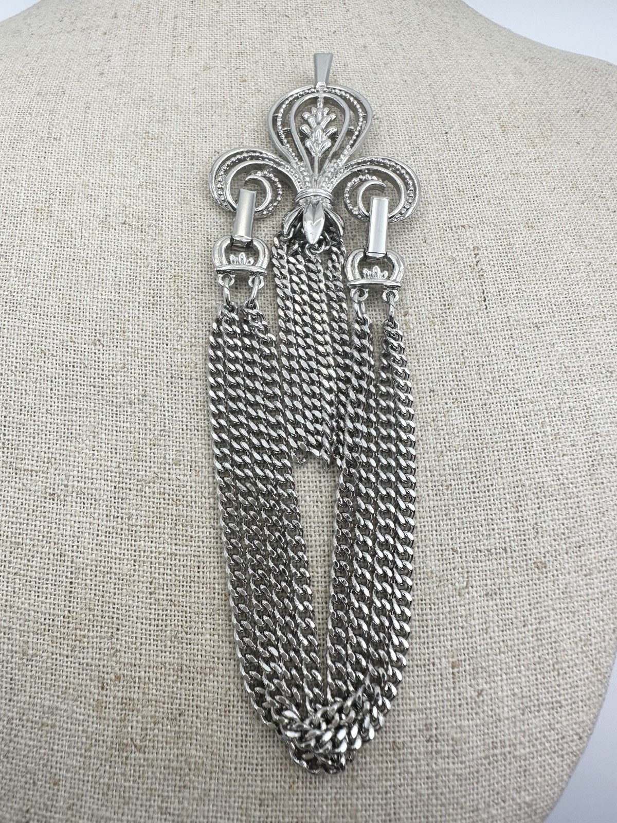 Vintage Sarah Coventry Fleur de Lis Multi Chain Crest Pendant