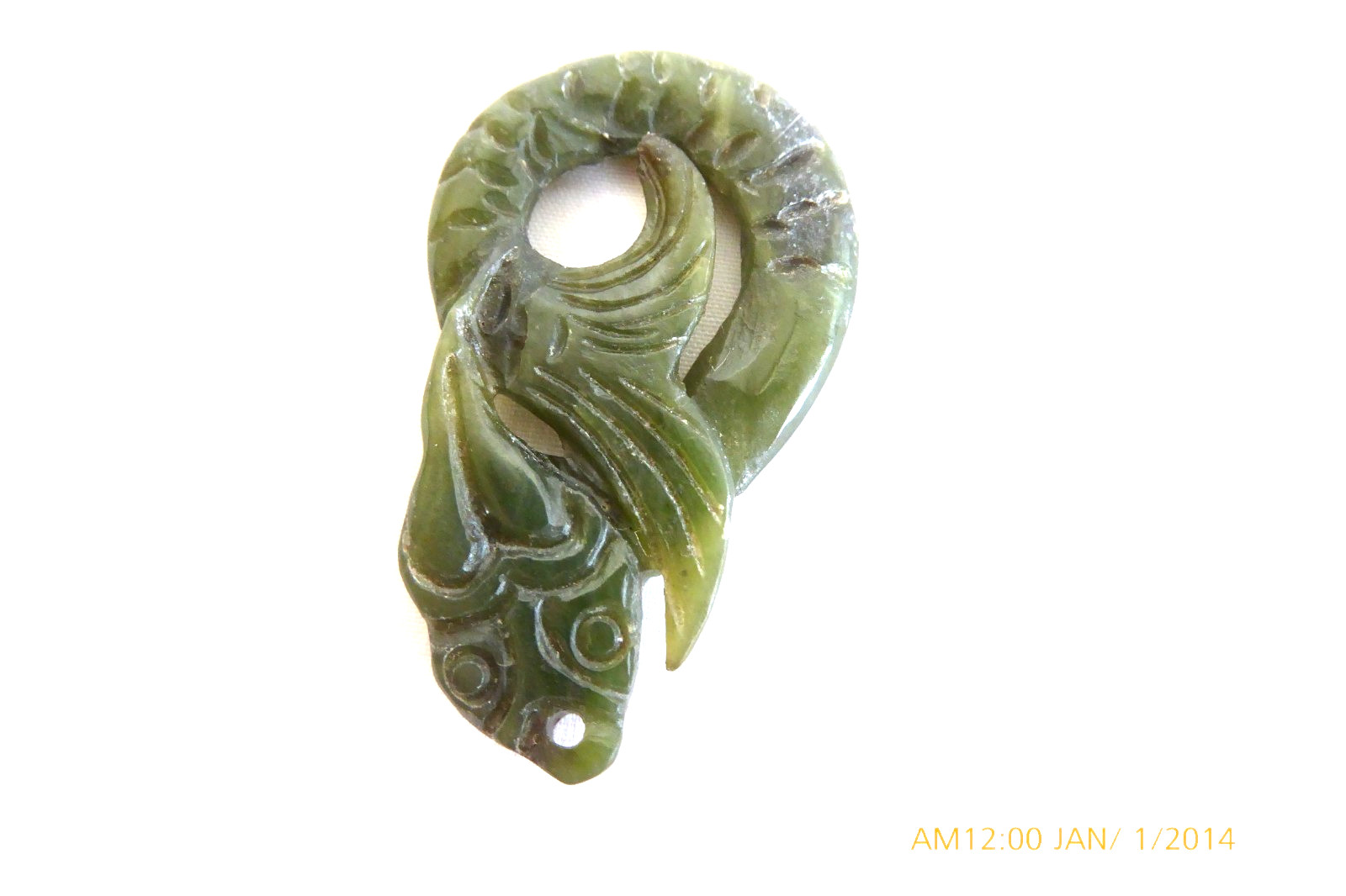 VINTAGE CARVED LUCKY JADE FISH PENDANT
