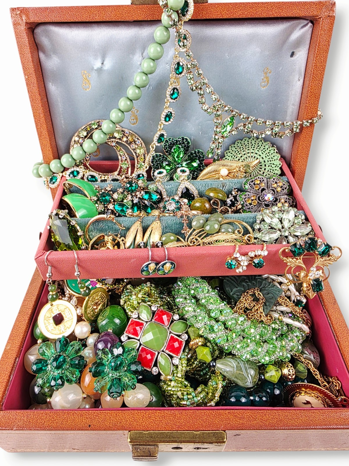 Grandma’s Vintage Green Jewelry Lot Some Signed 1.10lb All Wearable/Resellable