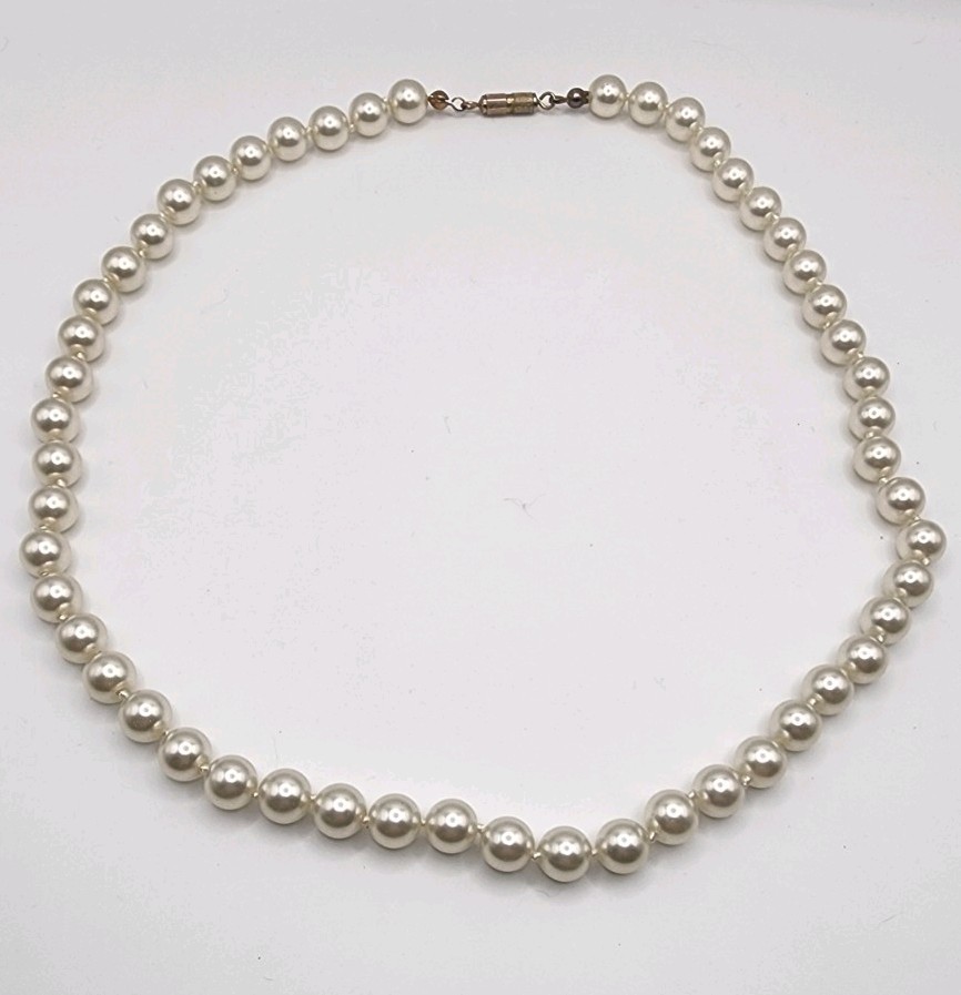 Vintage Faux Pearl Necklace Women’s Jewelry 19″ Screw Clasp Fancy Retro Beads