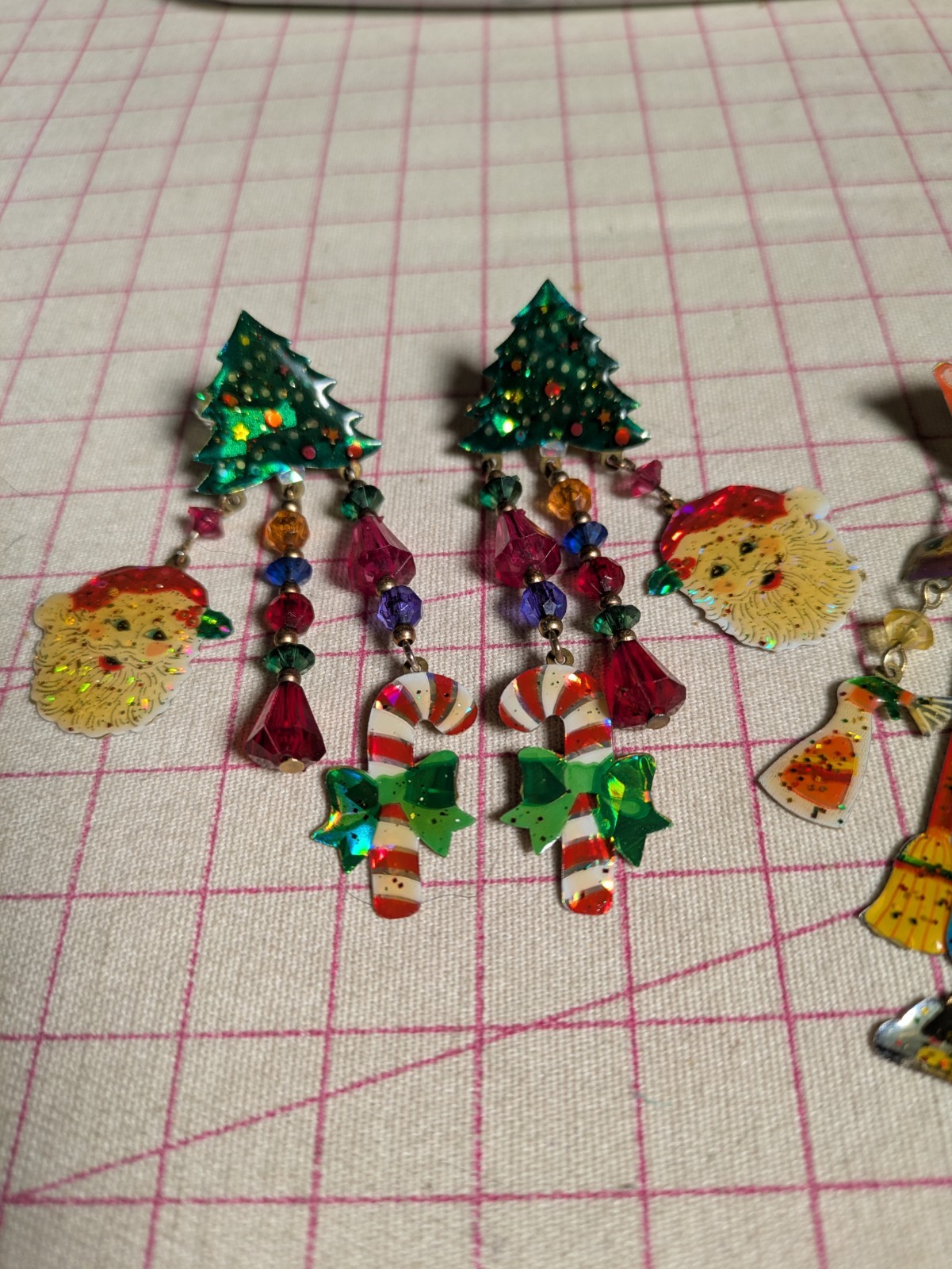 Vtg 80s (2) Watta KCFA Laundry Christmas Santa Earrings Lunch At The Ritz -like