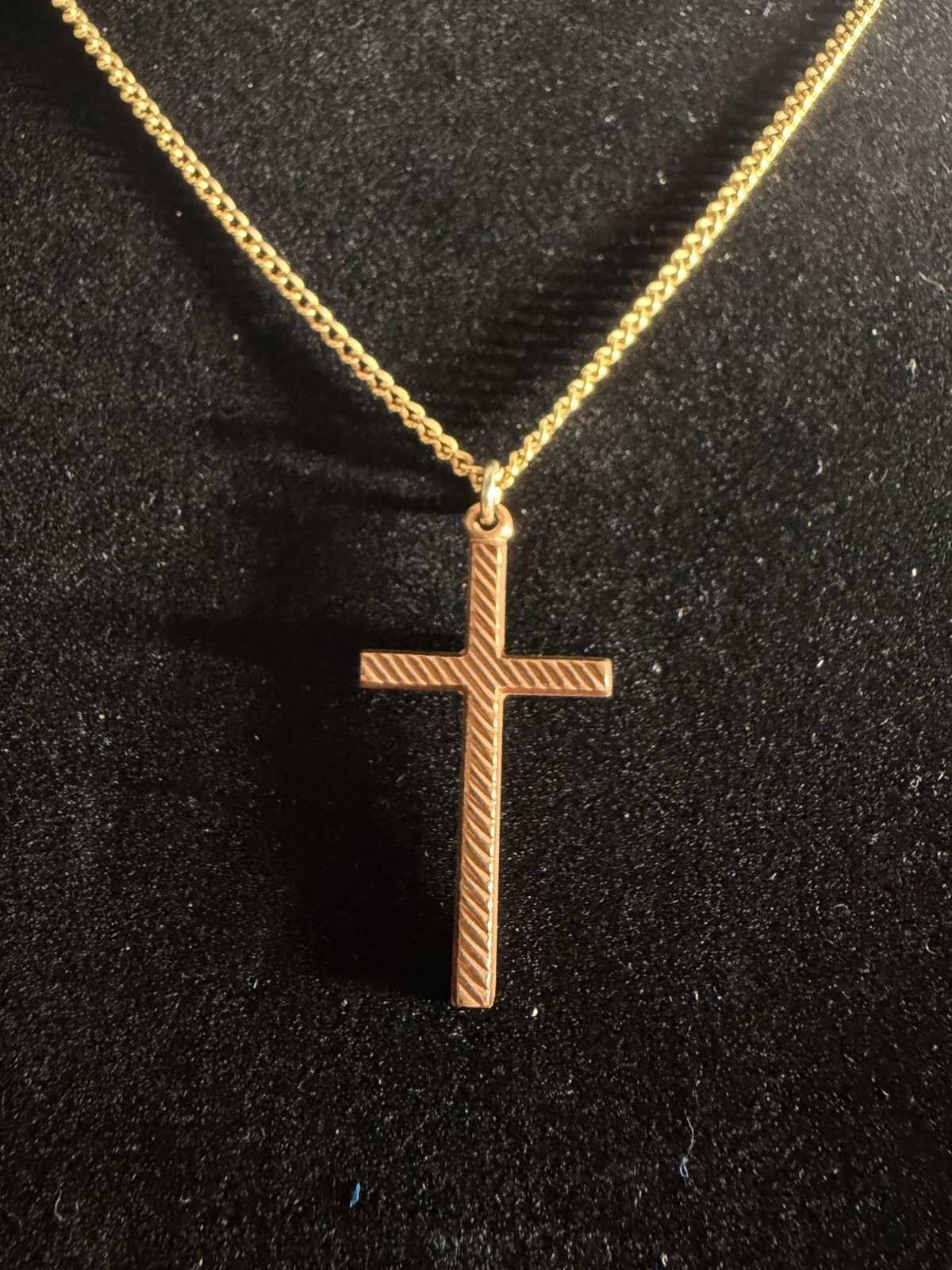 Gold Tone Textured Cross Charm Pendant Necklace Curb Chain Lobster 18in