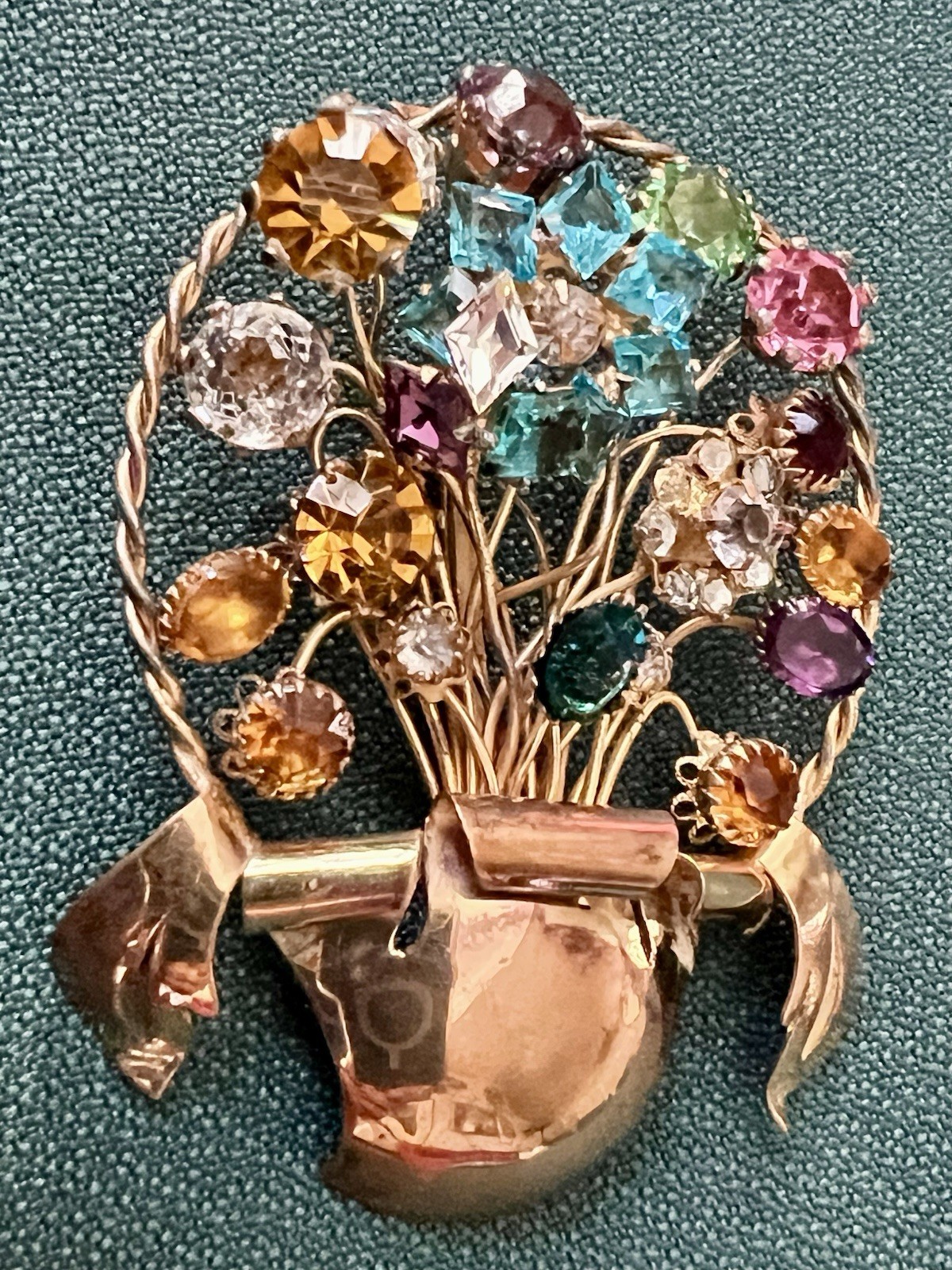 1940s SIGNED VOUGE FLOWER BASKET BROOCH FULL MULTI COLORED RHINESTONE FLOWERS